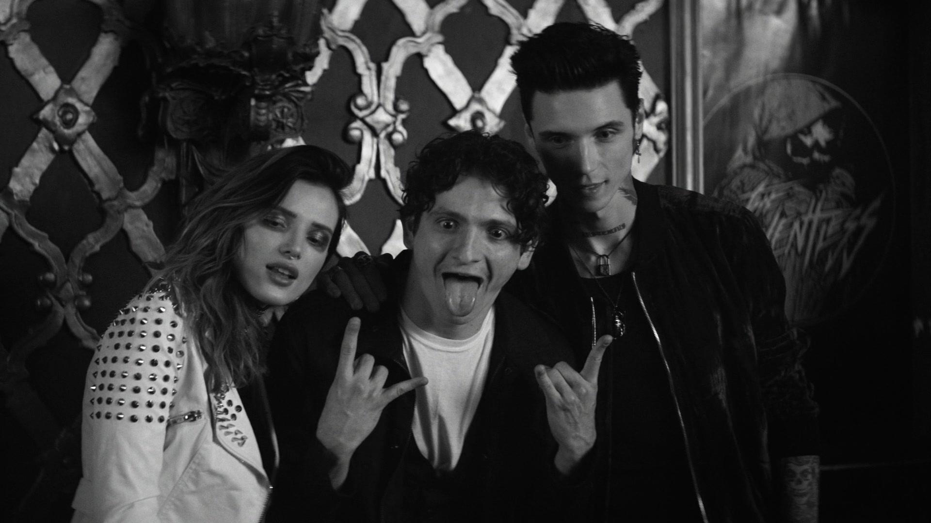 Paradise_City_2021_S01E01_1080p_BTD_004878.jpg