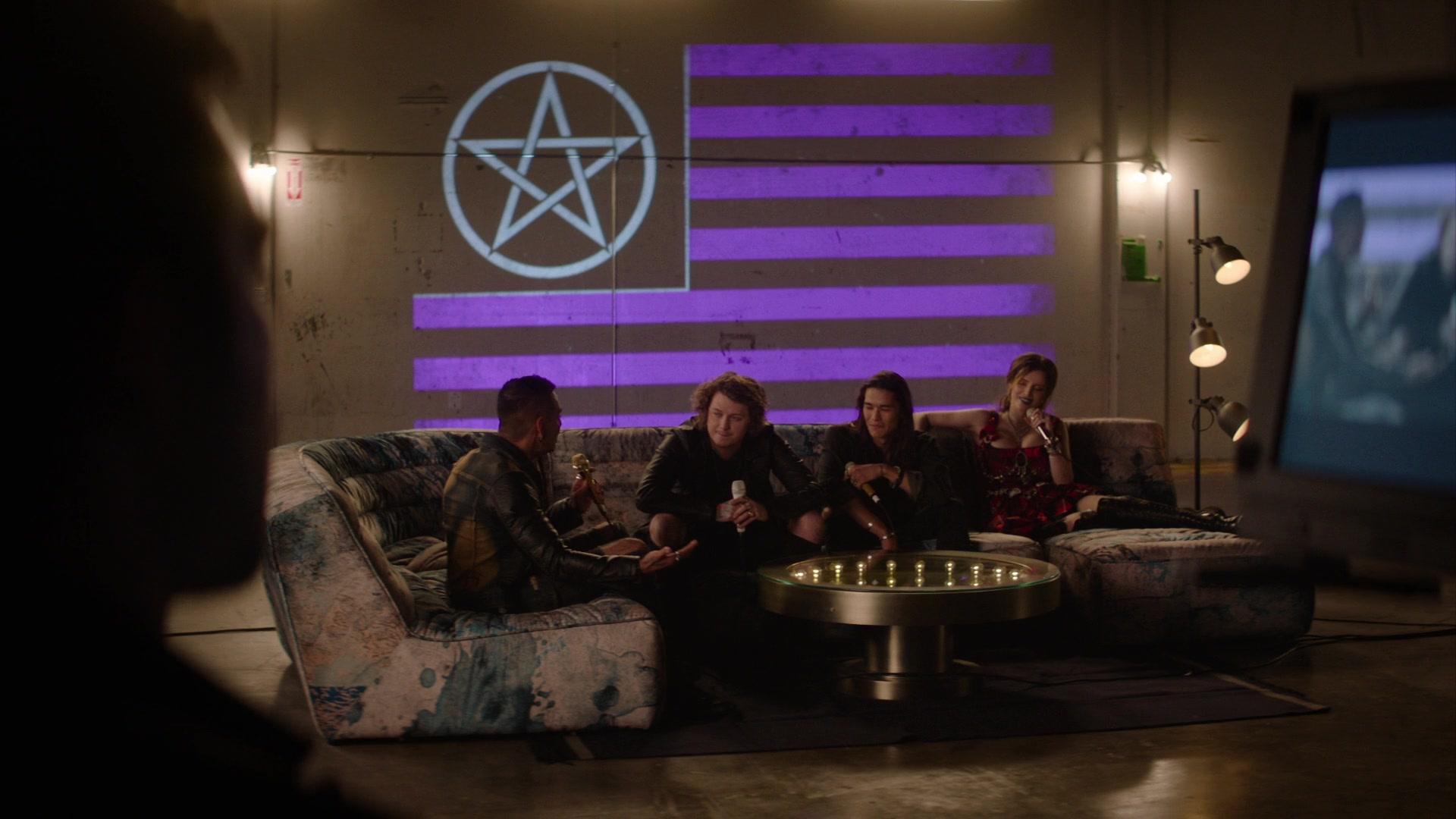 Paradise_City_2021_S01E02_1080p_BTD_004328.jpg