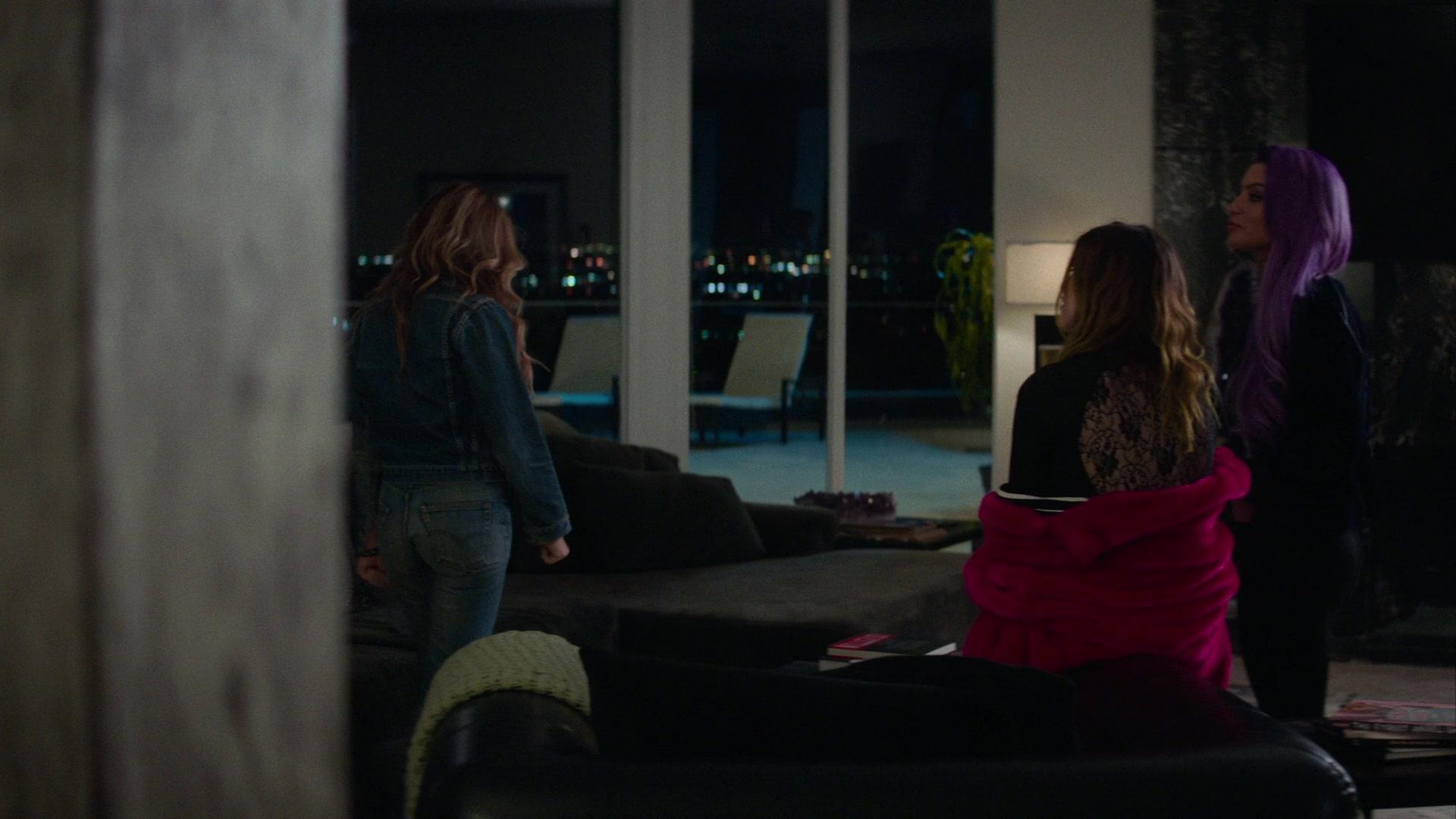 Paradise_City_2021_S01E06_1080p_BTD_001317.jpg