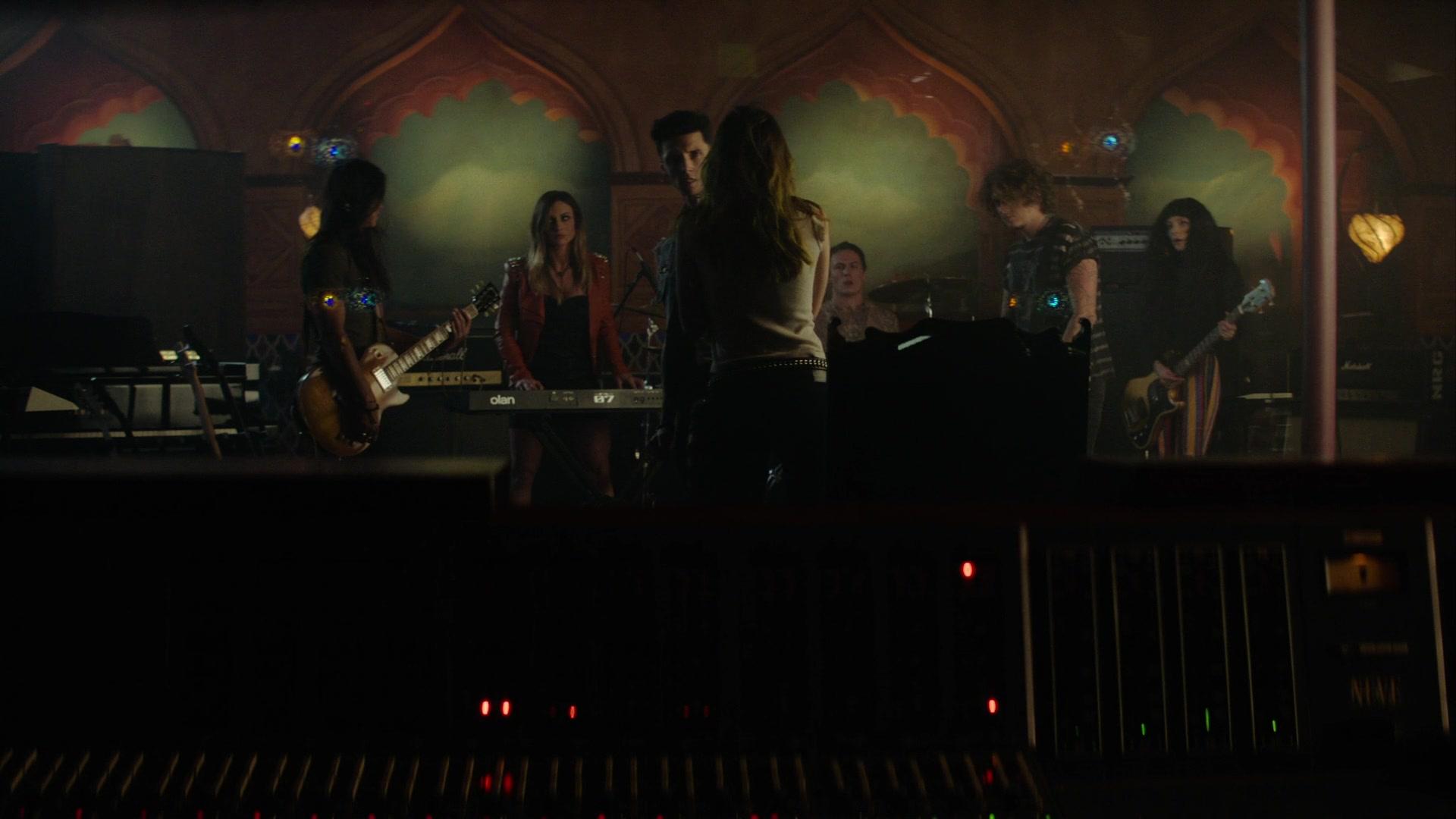 Paradise_City_2021_S01E06_1080p_BTD_004343.jpg