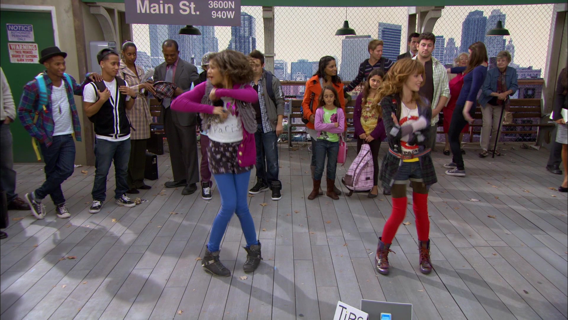 Shake_It_Up_S01E01_1080p_BTD_000079.jpg