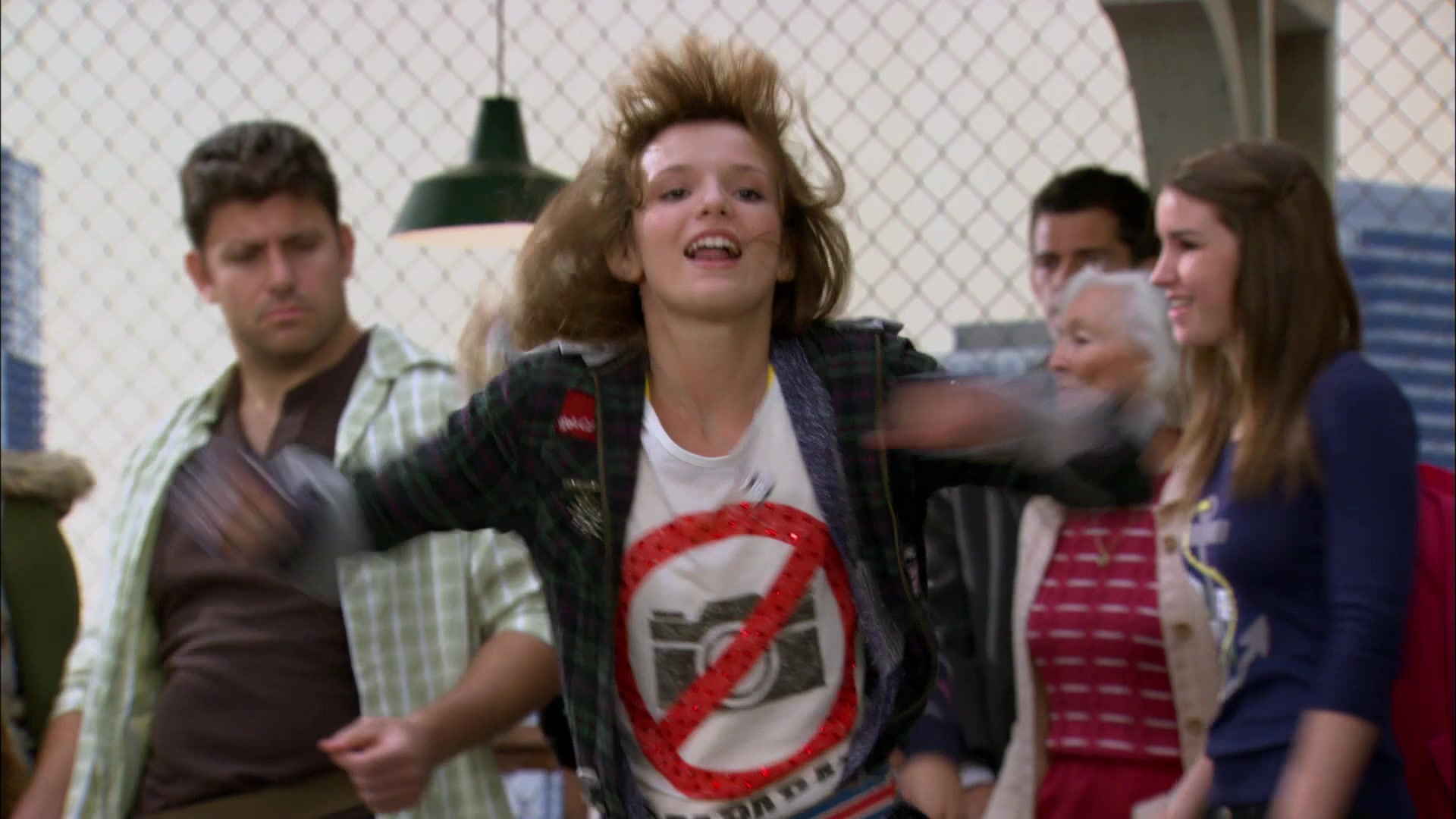Shake_It_Up_S01E01_1080p_BTD_000093.jpg