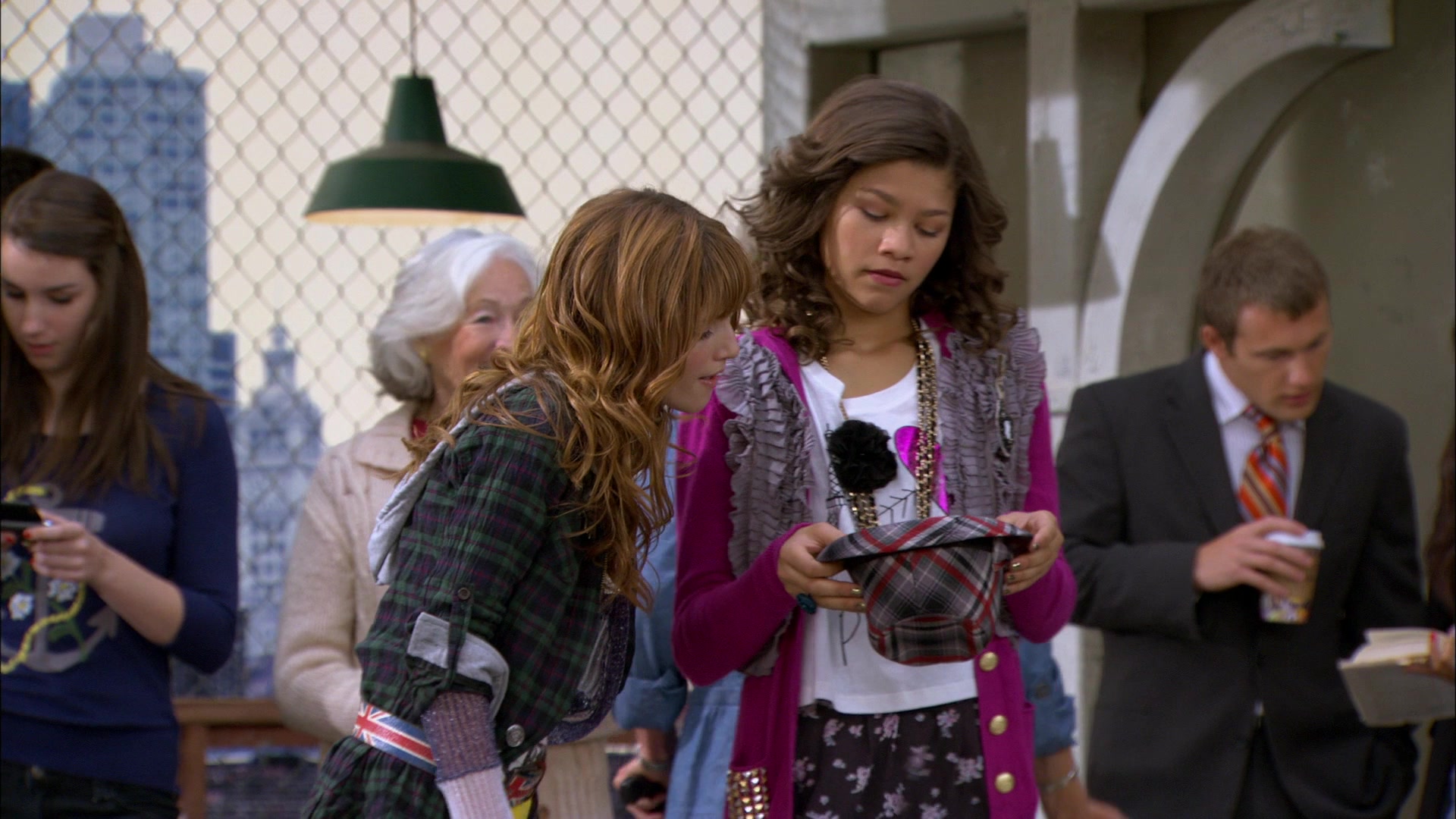 Shake_It_Up_S01E01_1080p_BTD_000260.jpg