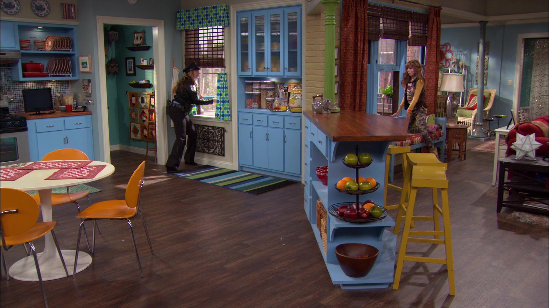 Shake_It_Up_S01E01_1080p_BTD_000464.jpg