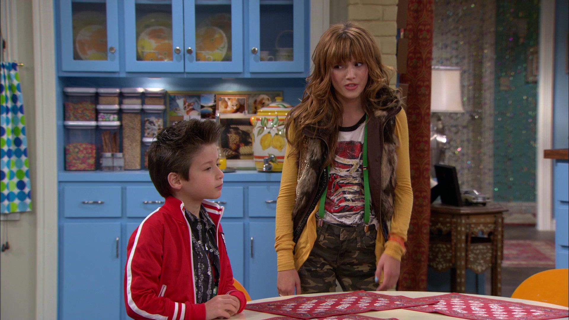 Shake_It_Up_S01E01_1080p_BTD_000573.jpg