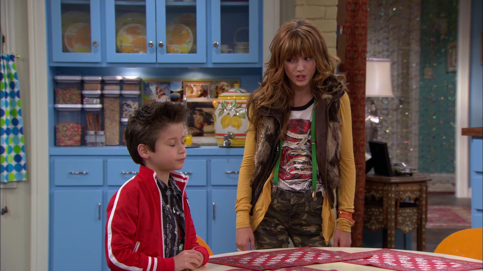 Shake_It_Up_S01E01_1080p_BTD_000575.jpg Shake_It_Up_S01E01_1080p_BTD_000575.jpg