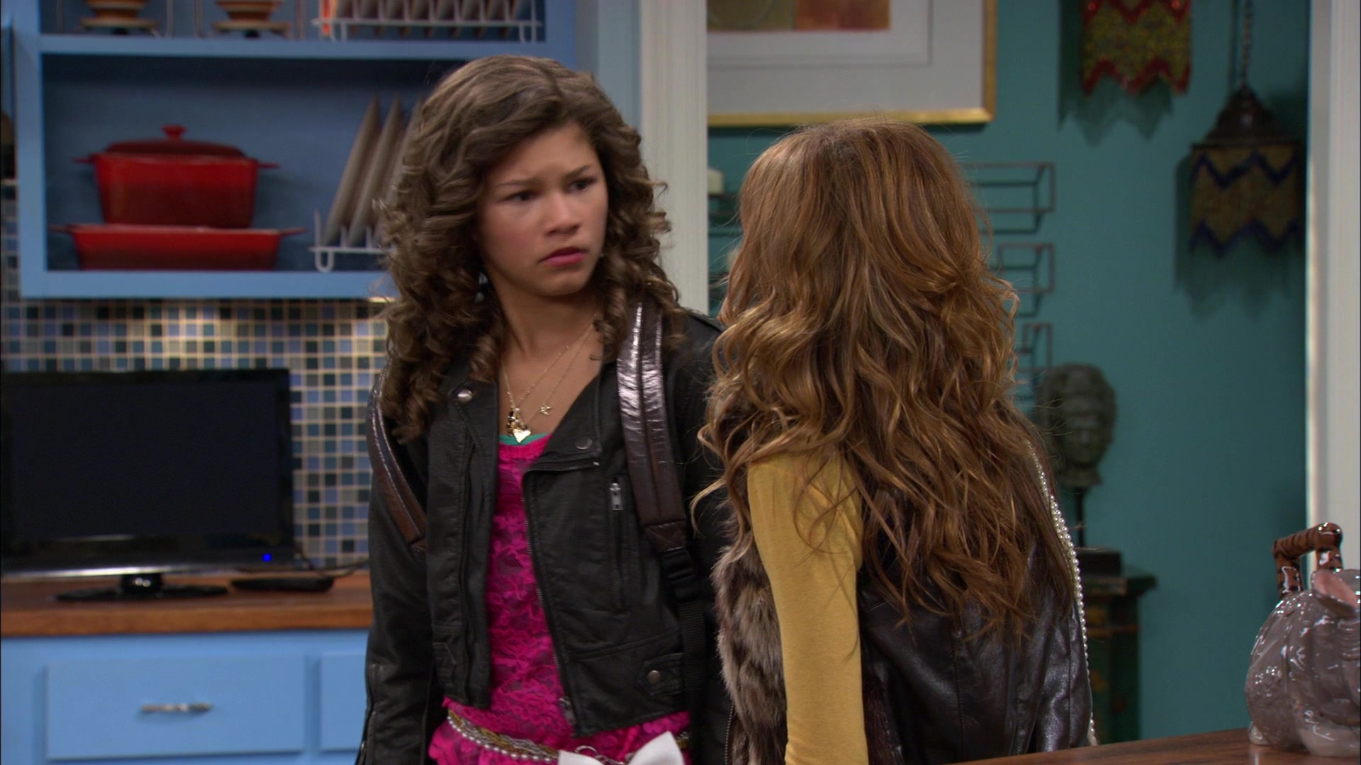 Shake_It_Up_S01E01_1080p_BTD_000613.jpg