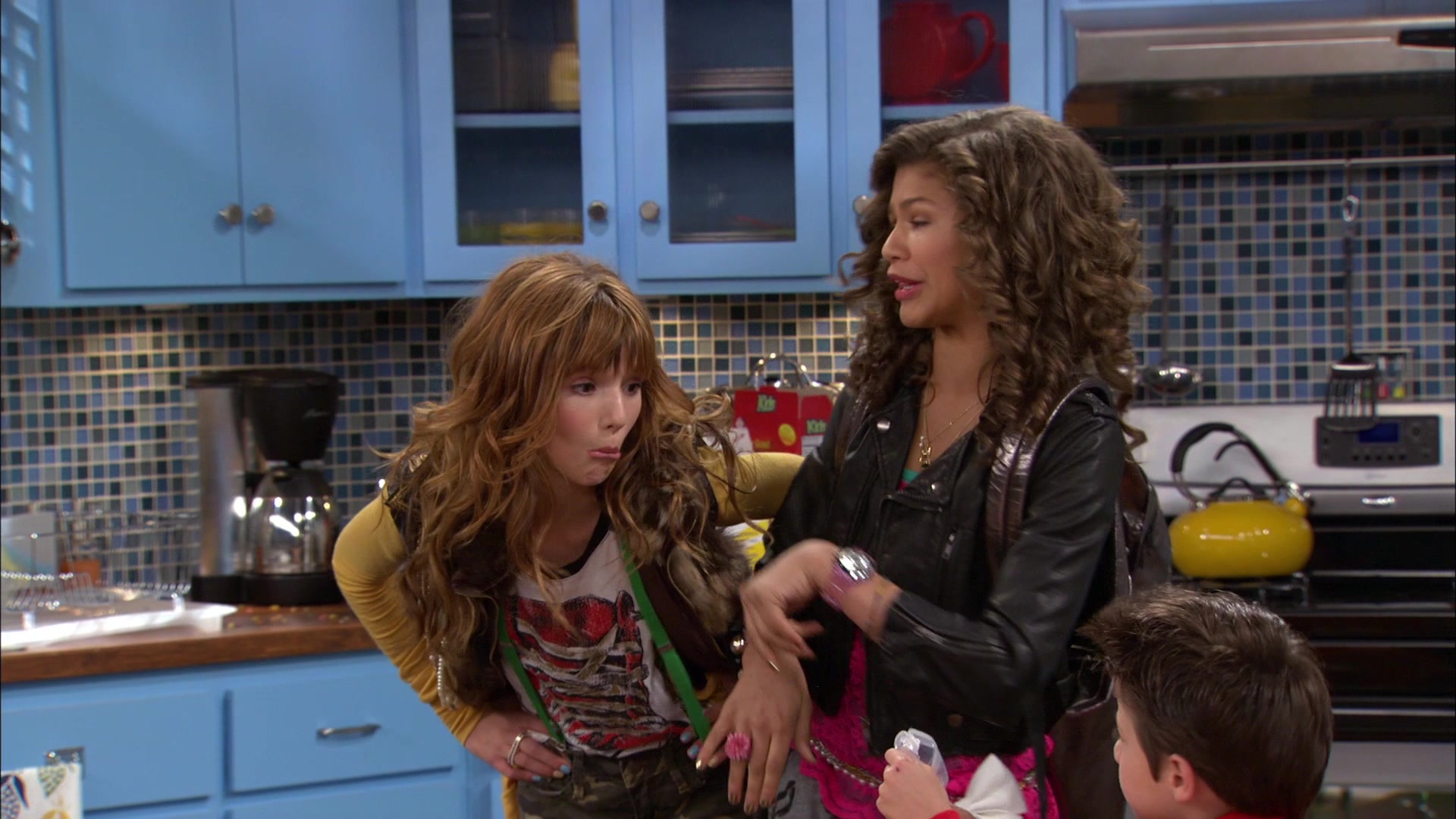 Shake_It_Up_S01E01_1080p_BTD_000727.jpg