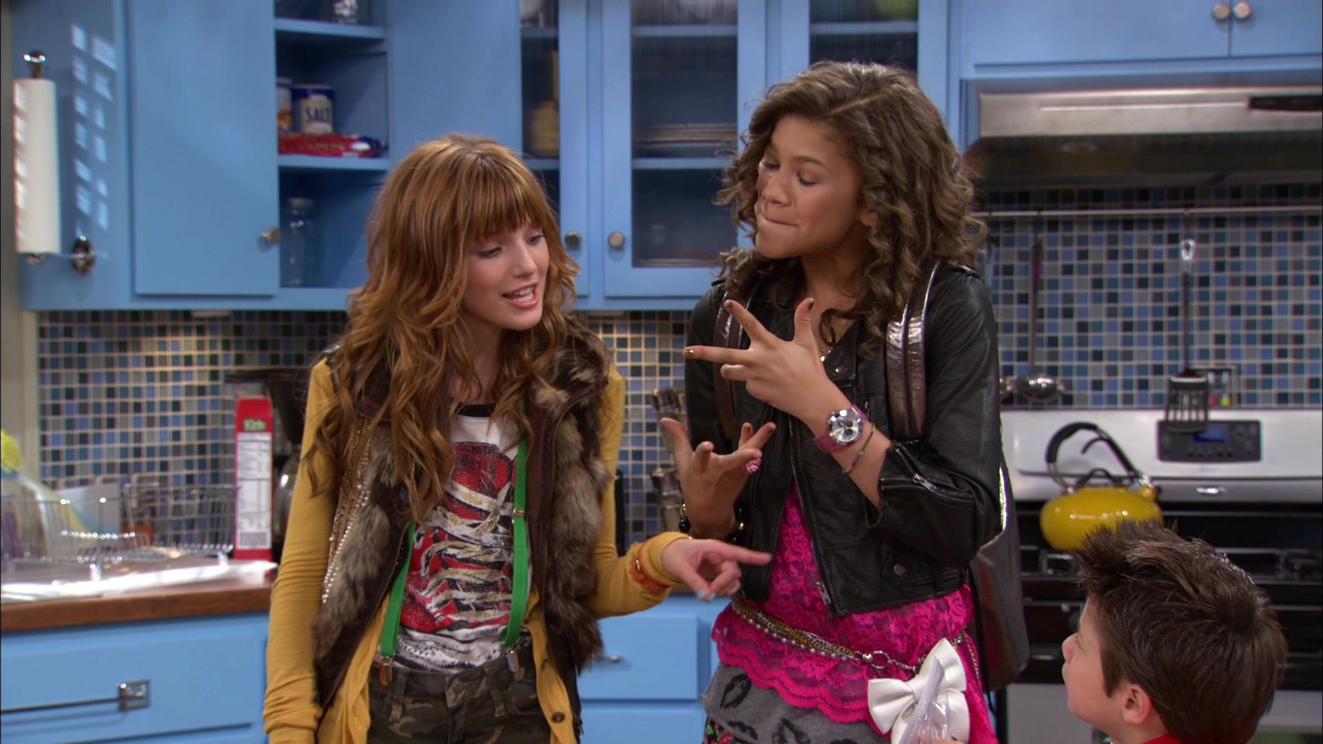 Shake_It_Up_S01E01_1080p_BTD_000742.jpg