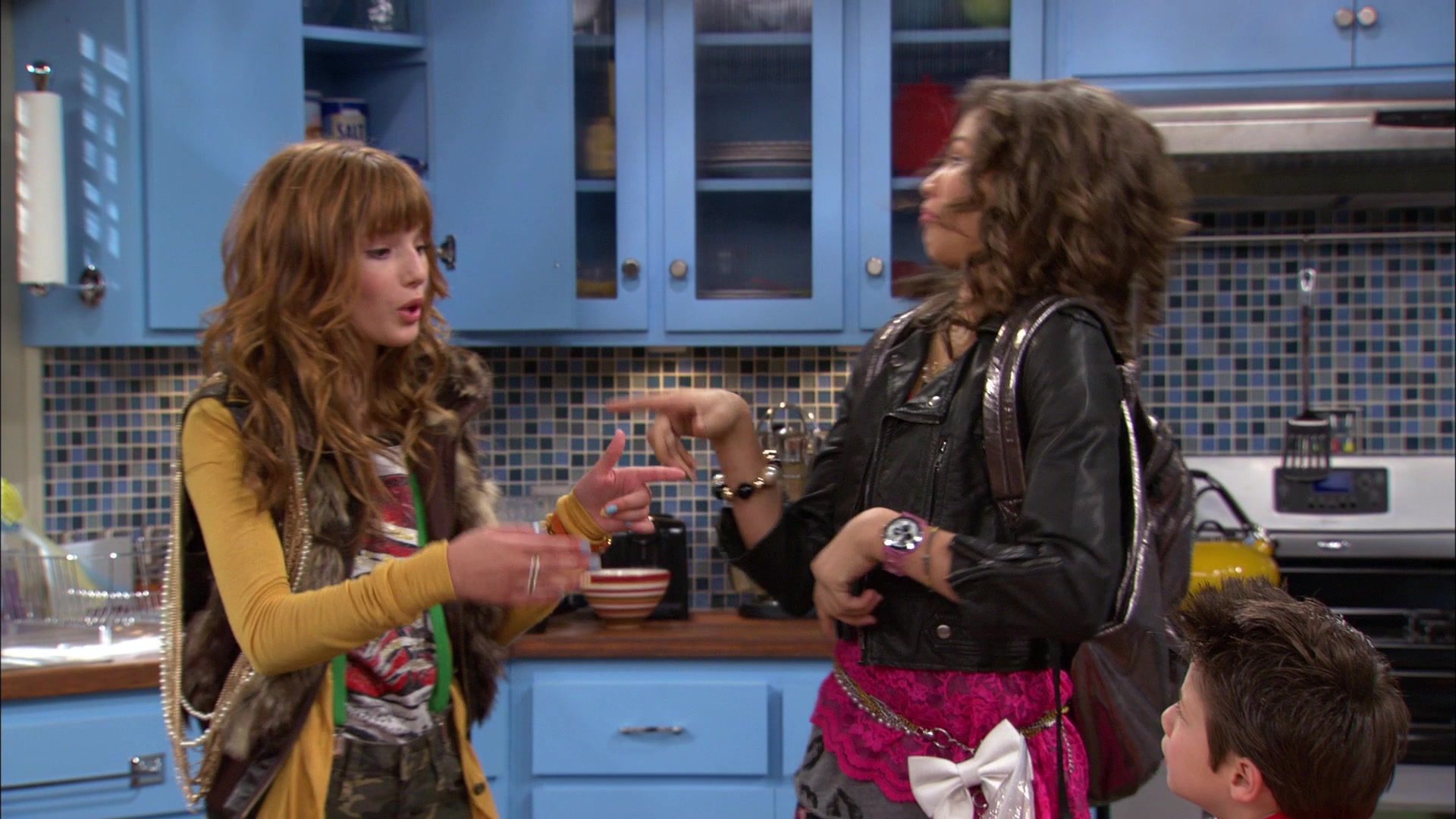 Shake_It_Up_S01E01_1080p_BTD_000744.jpg