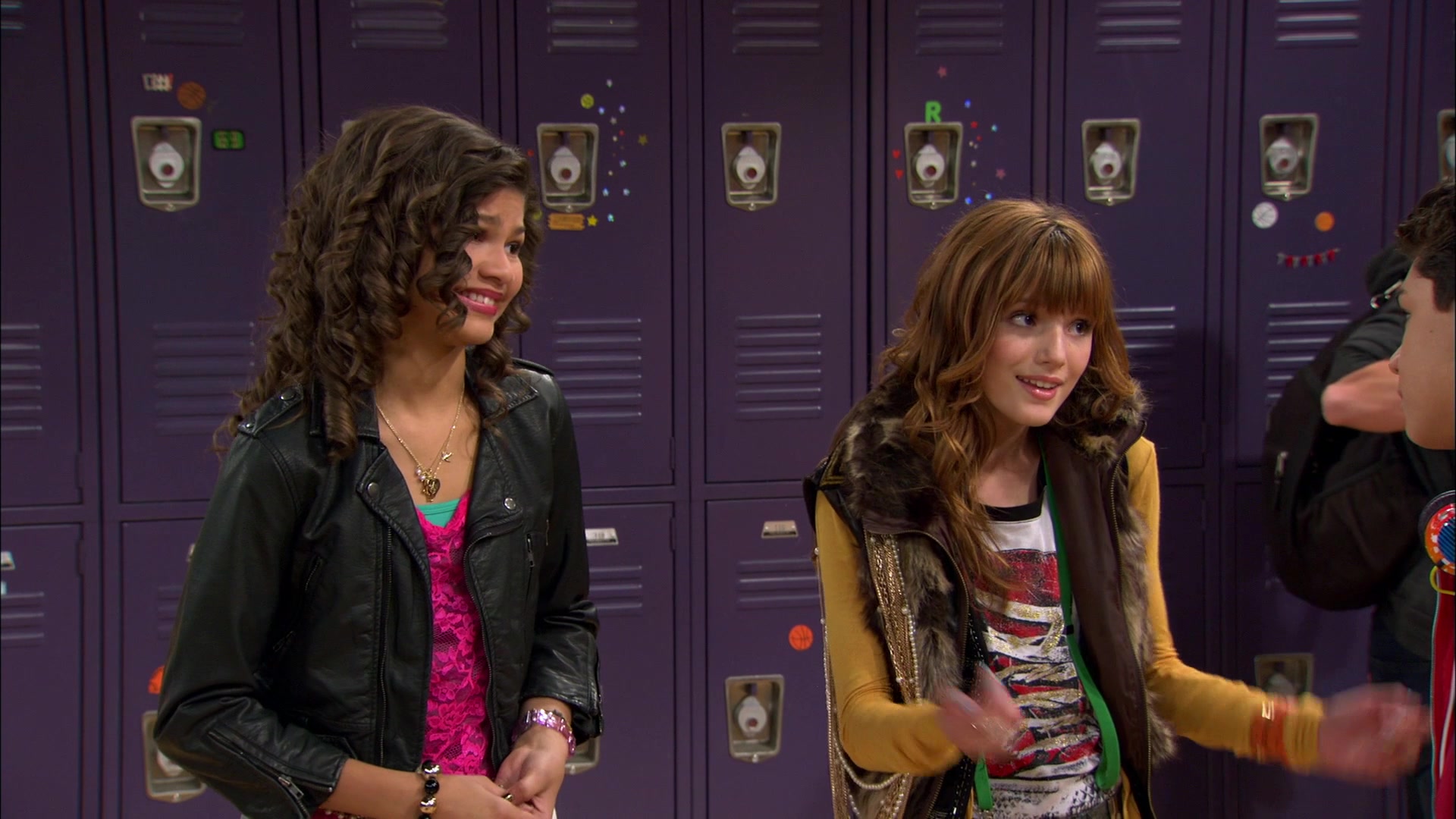 Shake_It_Up_S01E01_1080p_BTD_000824.jpg