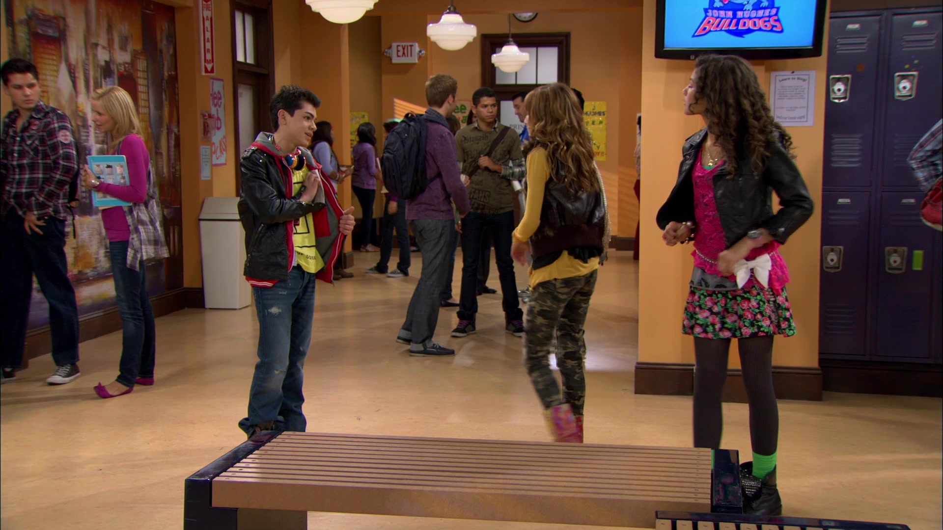 Shake_It_Up_S01E01_1080p_BTD_000864.jpg