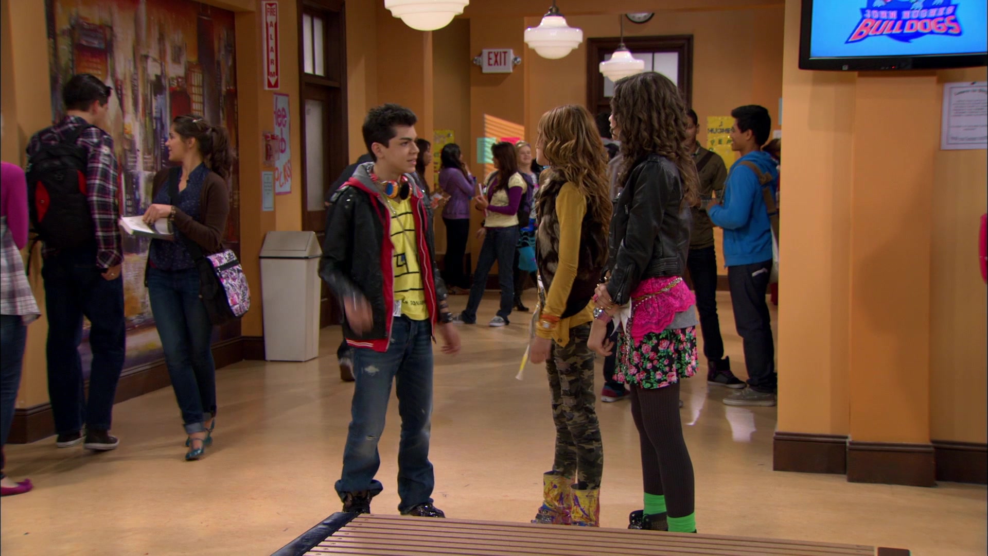 Shake_It_Up_S01E01_1080p_BTD_000930.jpg