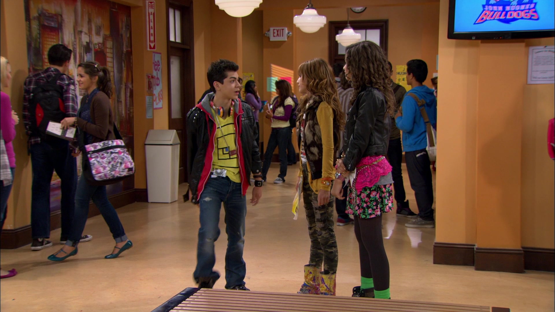 Shake_It_Up_S01E01_1080p_BTD_000932.jpg