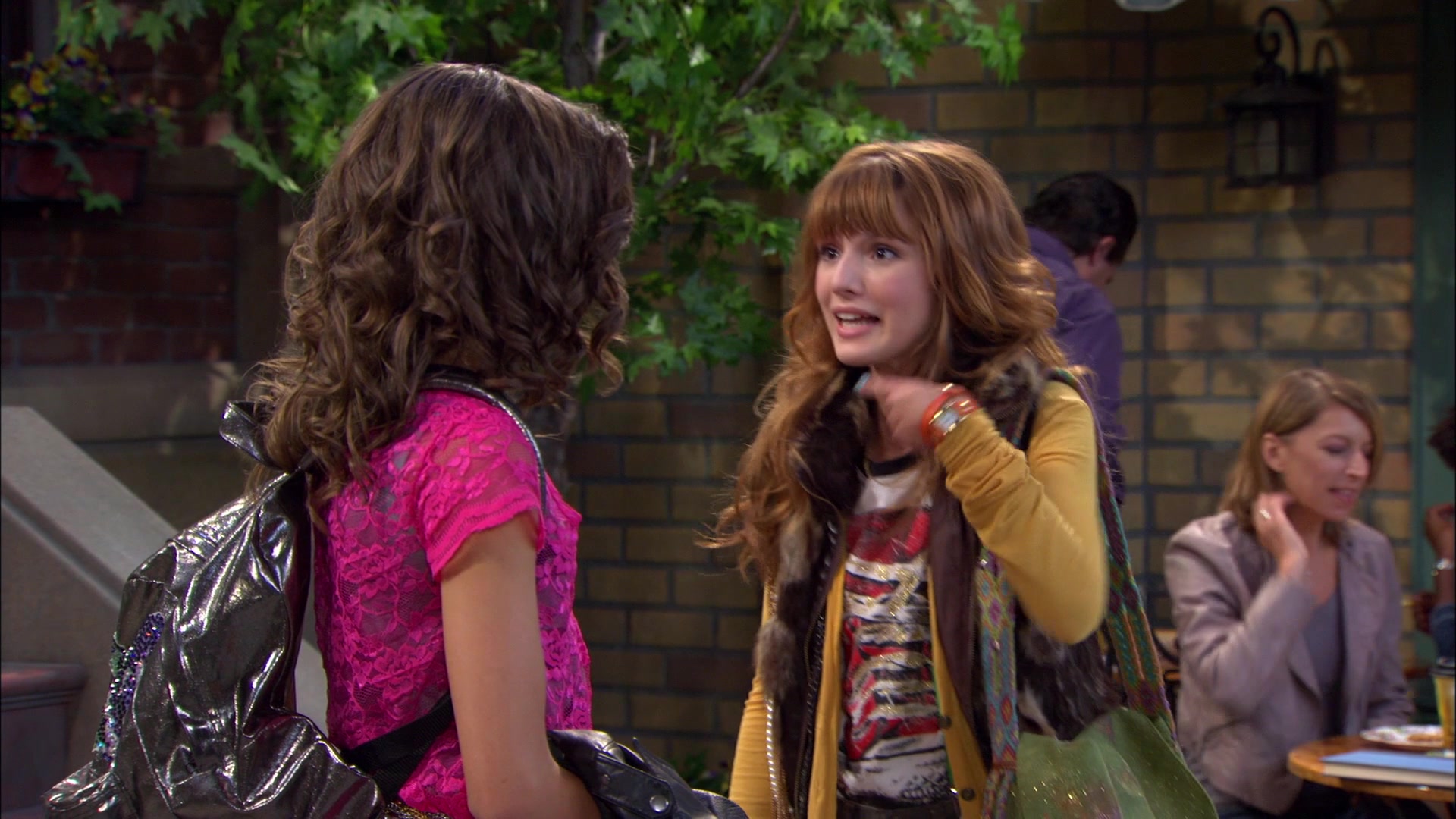 Shake_It_Up_S01E01_1080p_BTD_001132.jpg