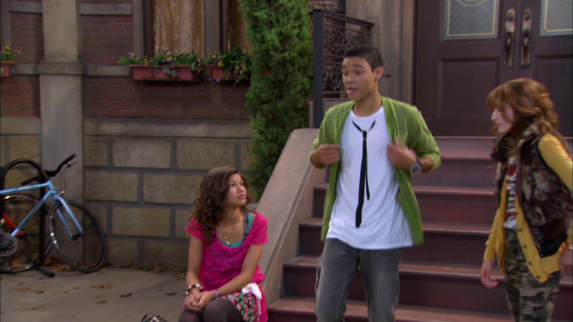 Shake_It_Up_S01E01_1080p_BTD_001202.jpg