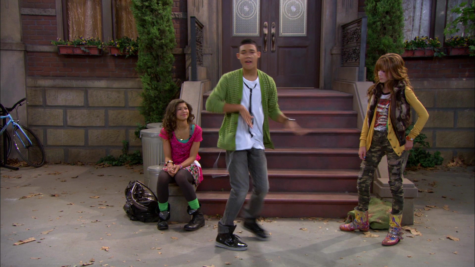 Shake_It_Up_S01E01_1080p_BTD_001205.jpg