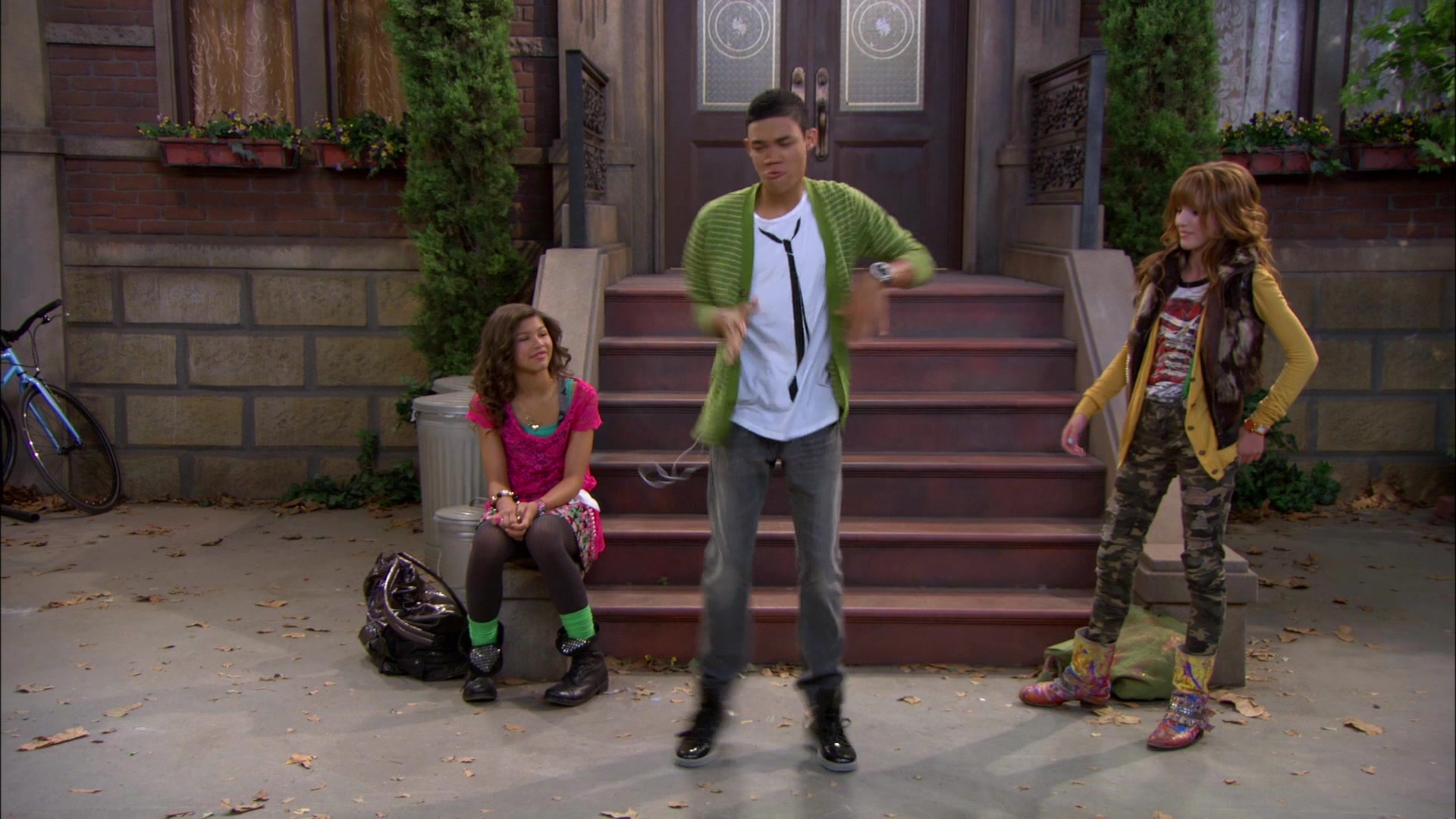 Shake_It_Up_S01E01_1080p_BTD_001207.jpg