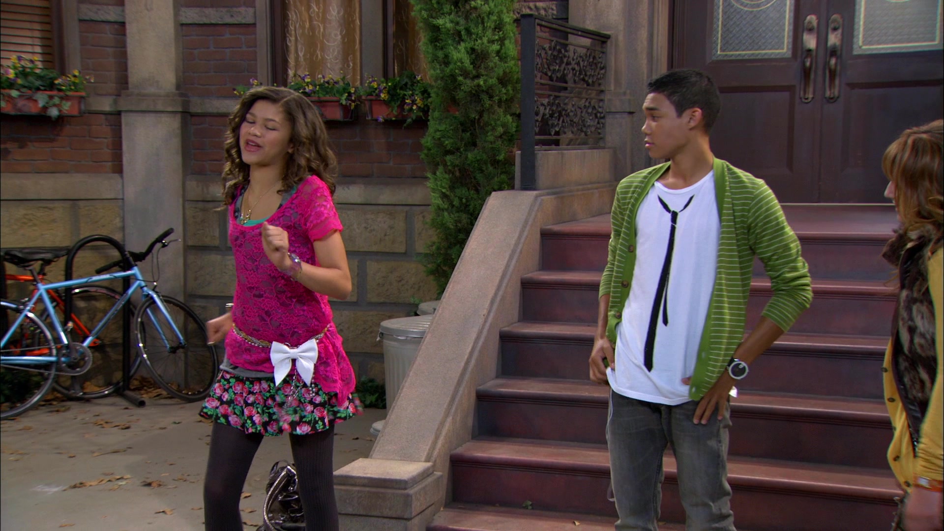 Shake_It_Up_S01E01_1080p_BTD_001222.jpg