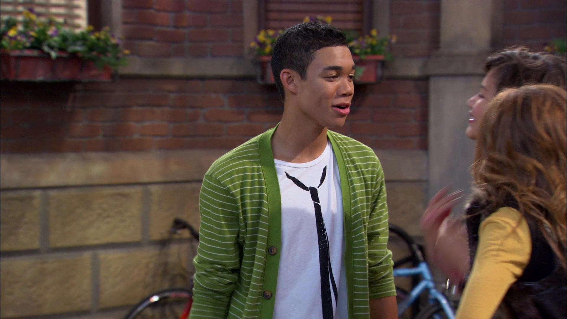Shake_It_Up_S01E01_1080p_BTD_001286.jpg