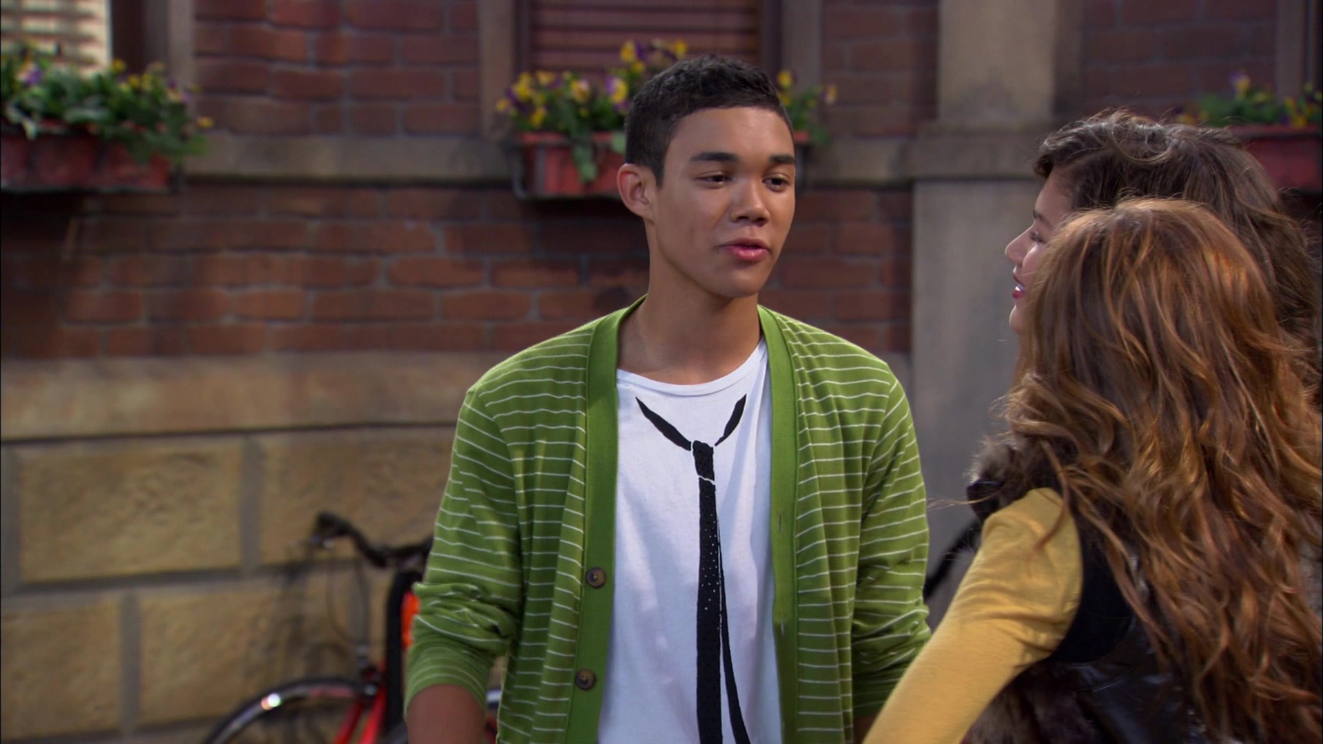 Shake_It_Up_S01E01_1080p_BTD_001287.jpg