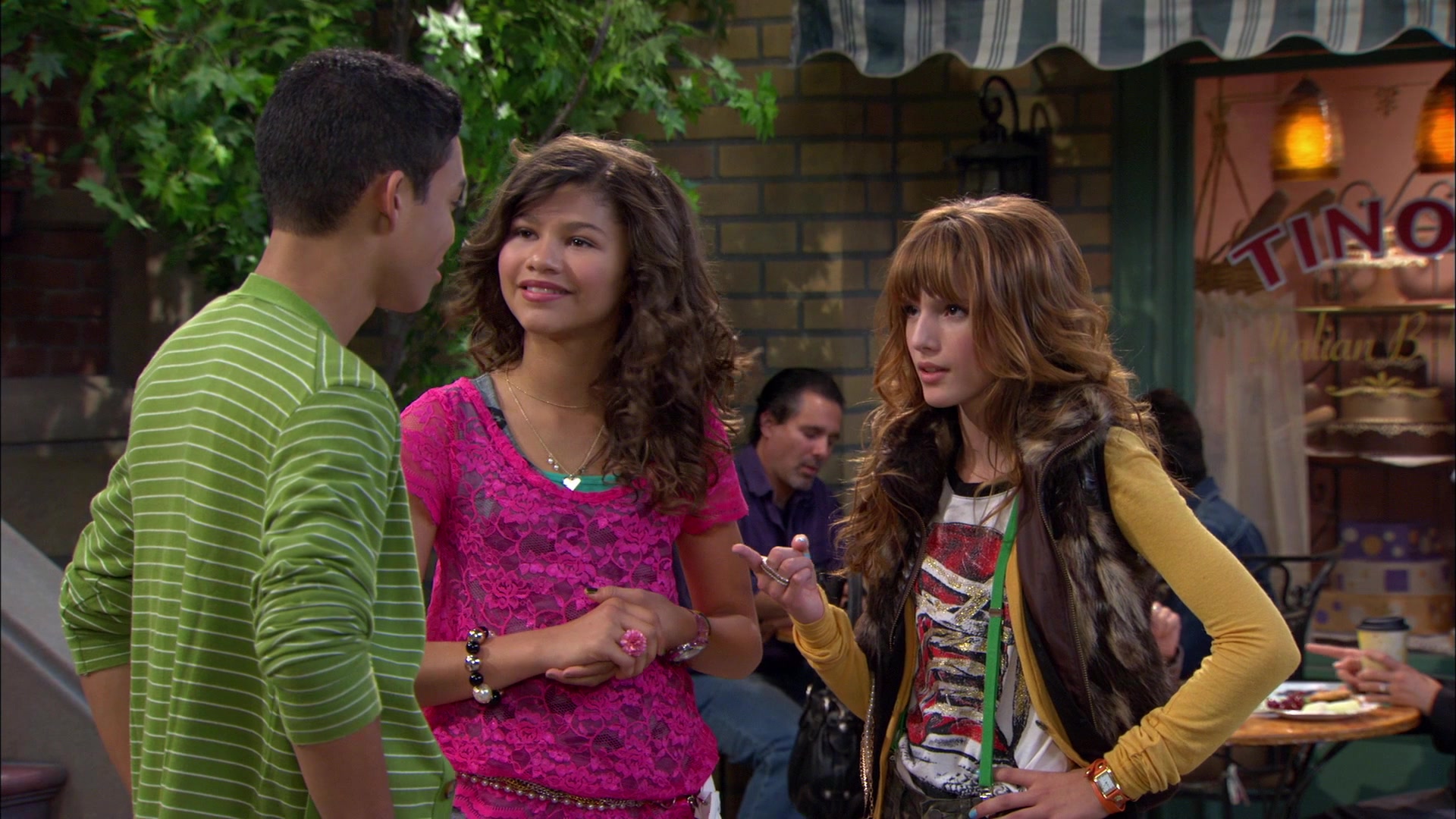 Shake_It_Up_S01E01_1080p_BTD_001293.jpg
