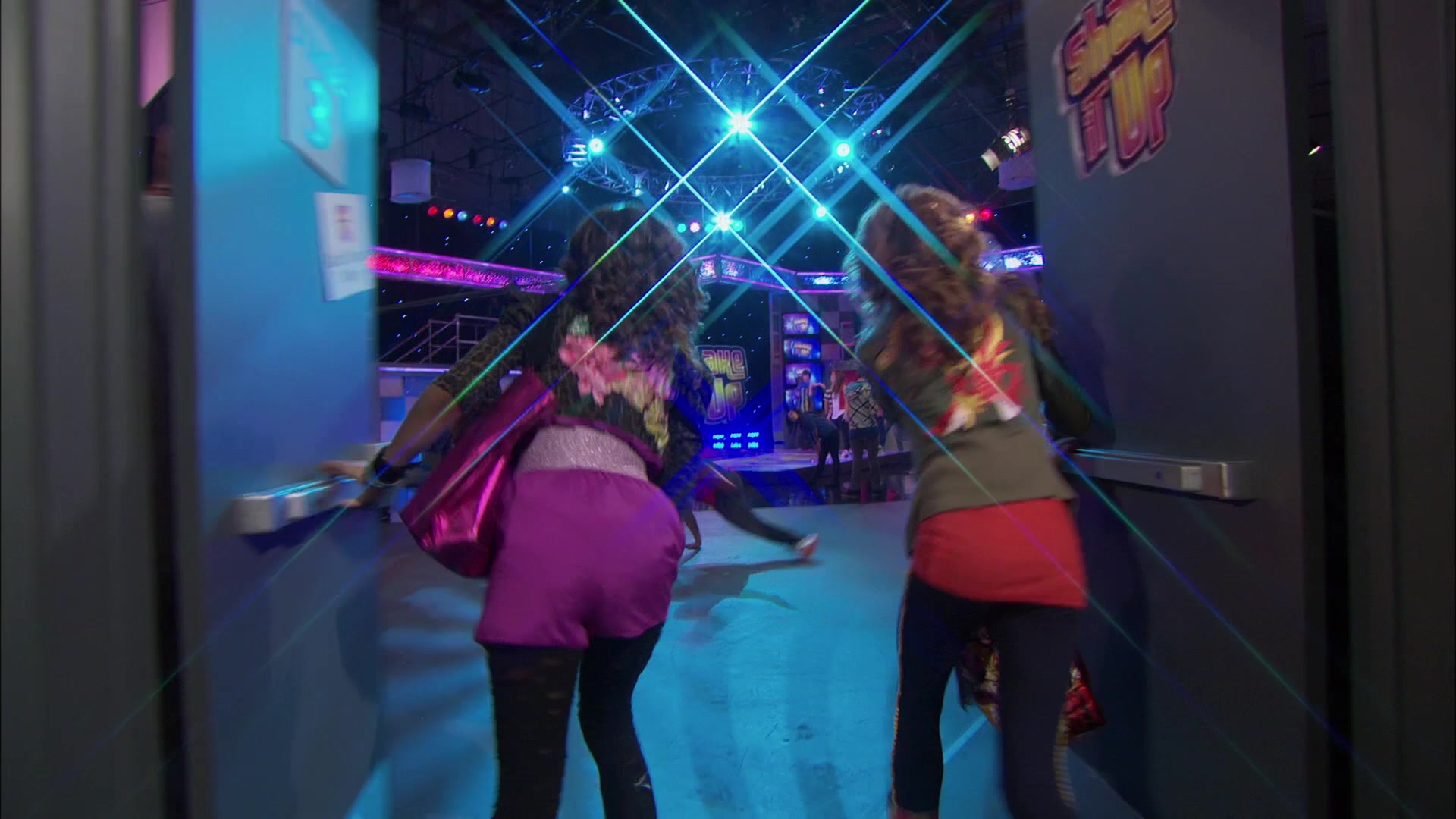Shake_It_Up_S01E01_1080p_BTD_001333.jpg
