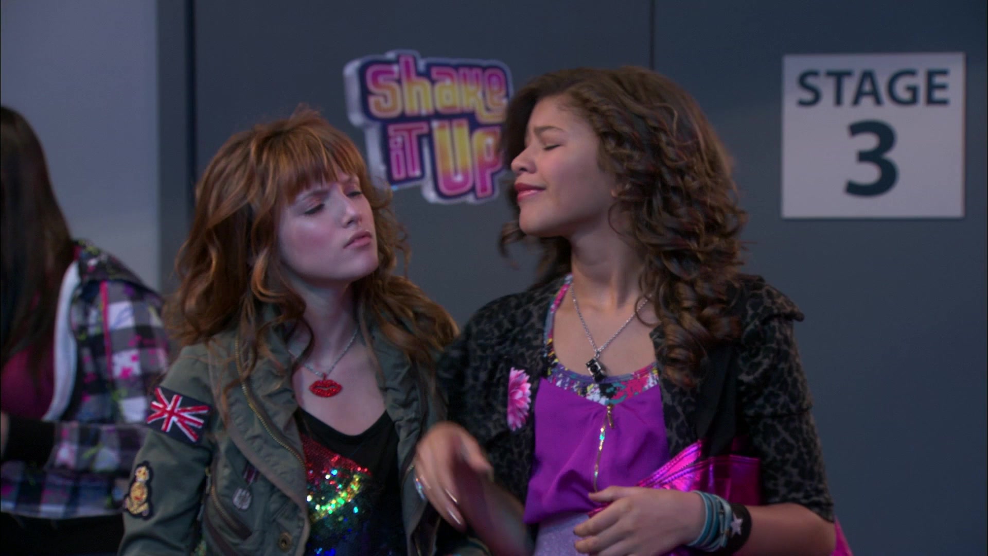 Shake_It_Up_S01E01_1080p_BTD_001395.jpg