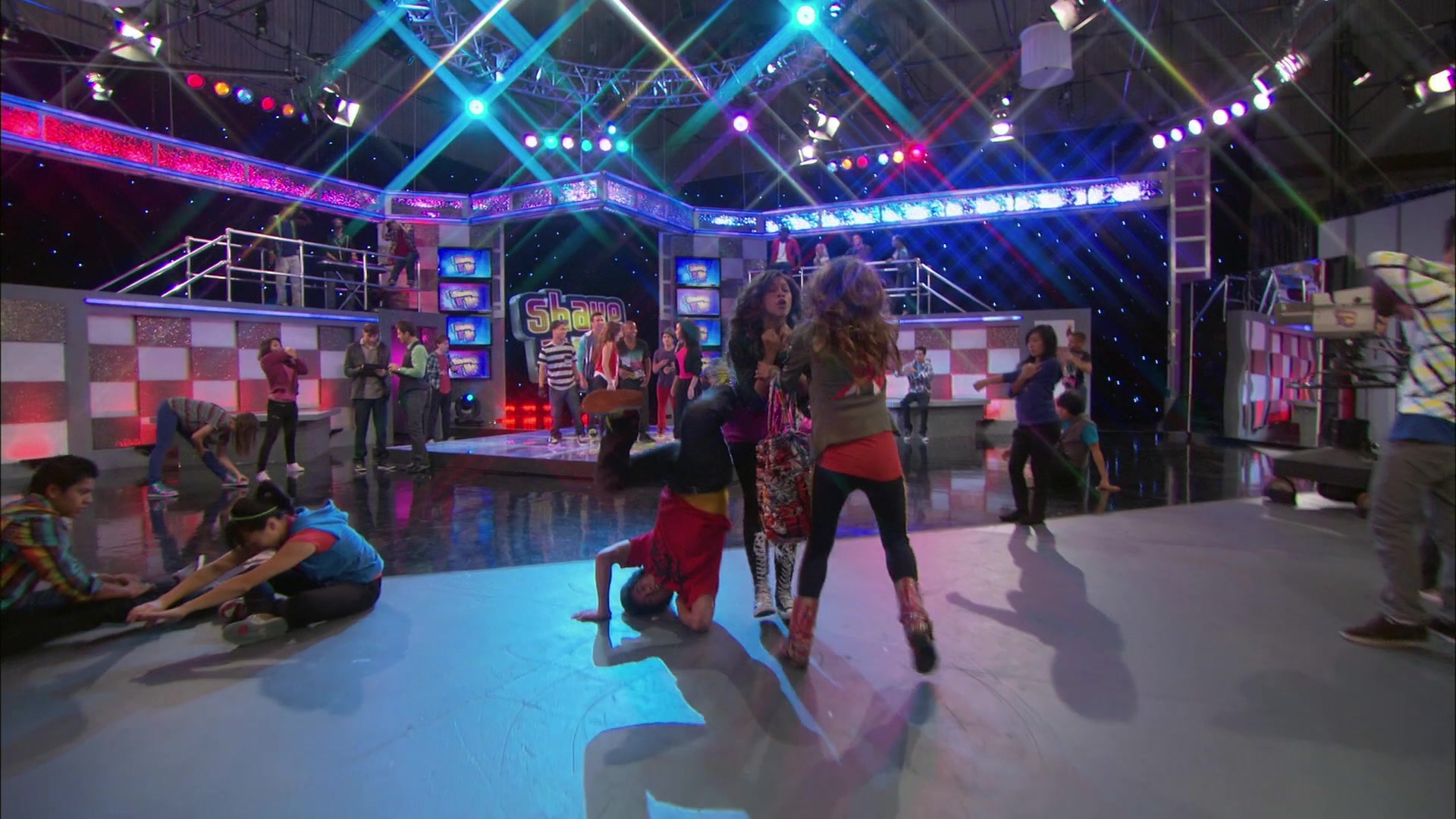 Shake_It_Up_S01E01_1080p_BTD_001407.jpg