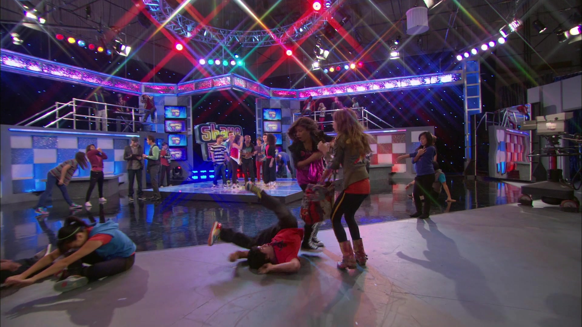 Shake_It_Up_S01E01_1080p_BTD_001408.jpg