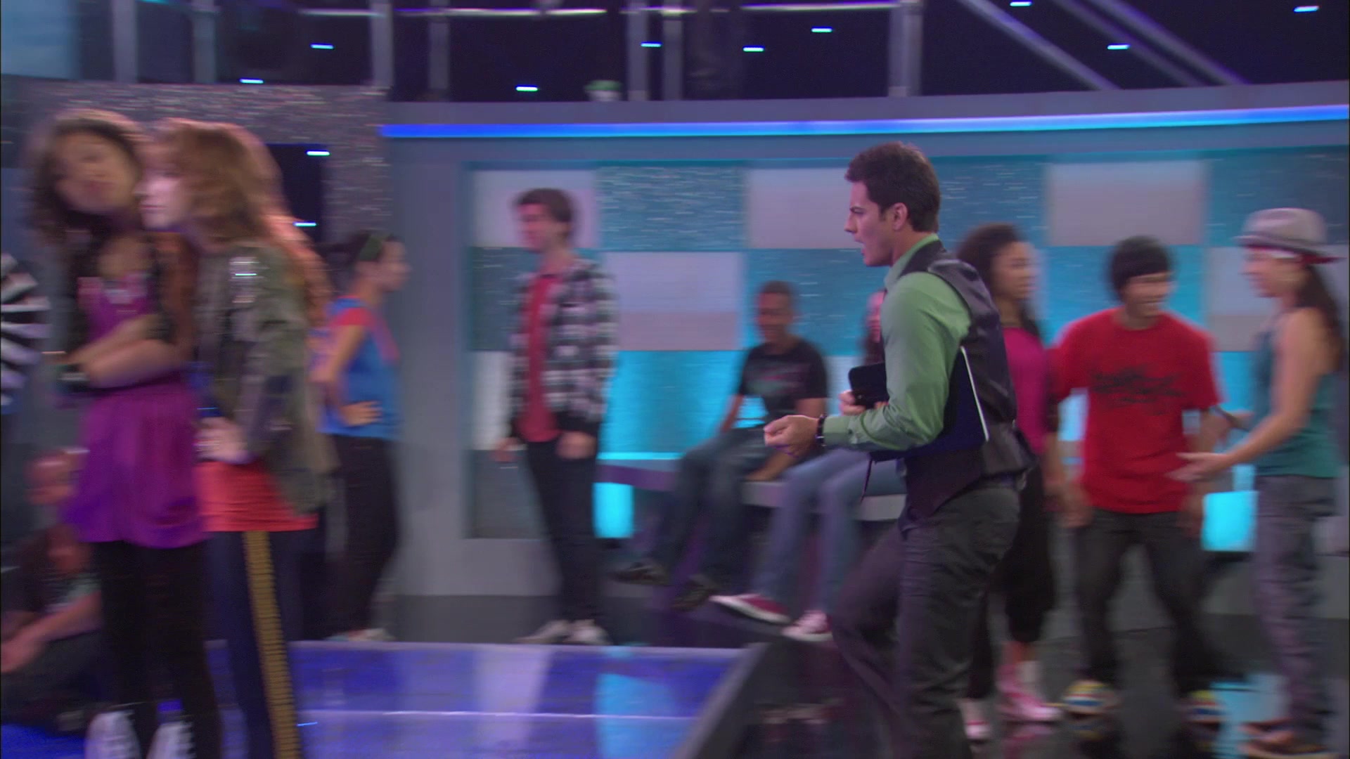 Shake_It_Up_S01E01_1080p_BTD_001603.jpg Shake_It_Up_S01E01_1080p_BTD_001603.jpg
