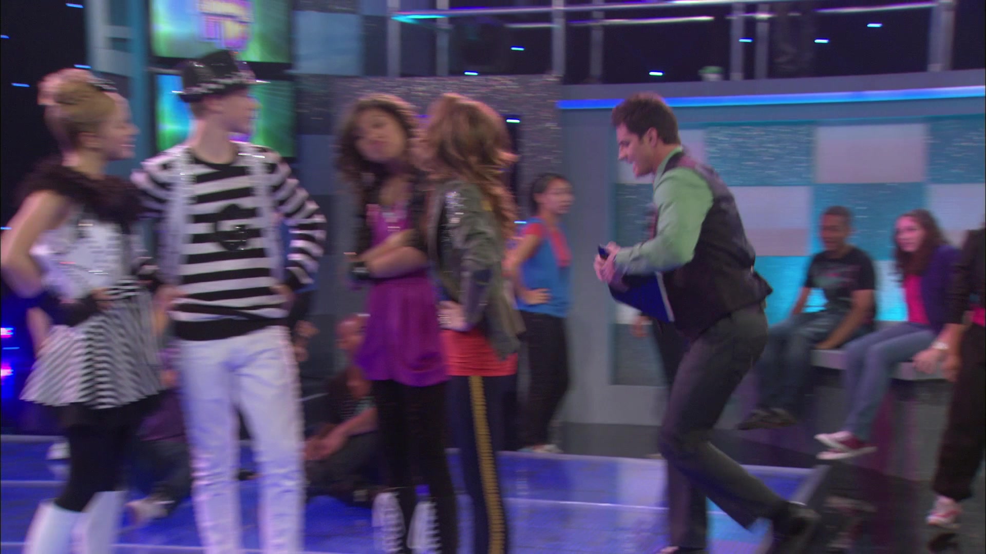 Shake_It_Up_S01E01_1080p_BTD_001604.jpg
