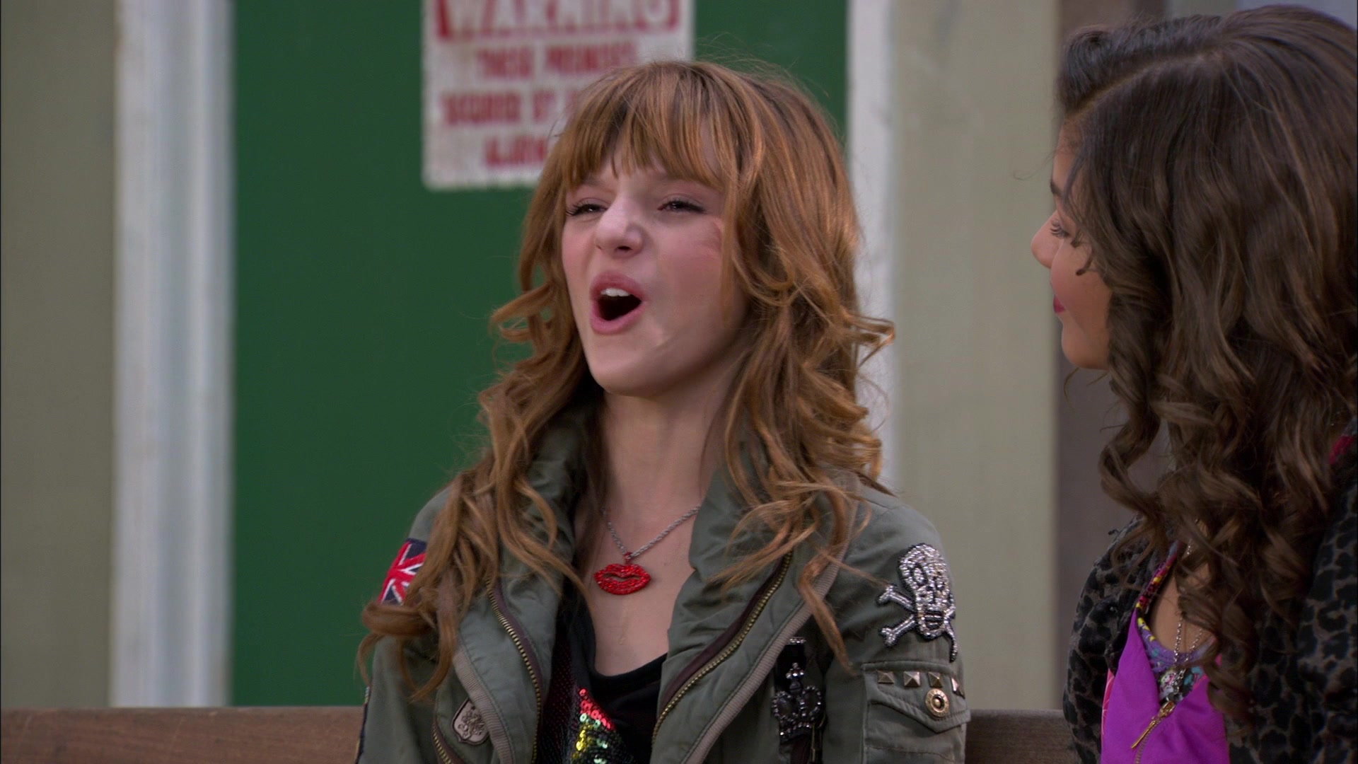 Shake_It_Up_S01E01_1080p_BTD_002317.jpg