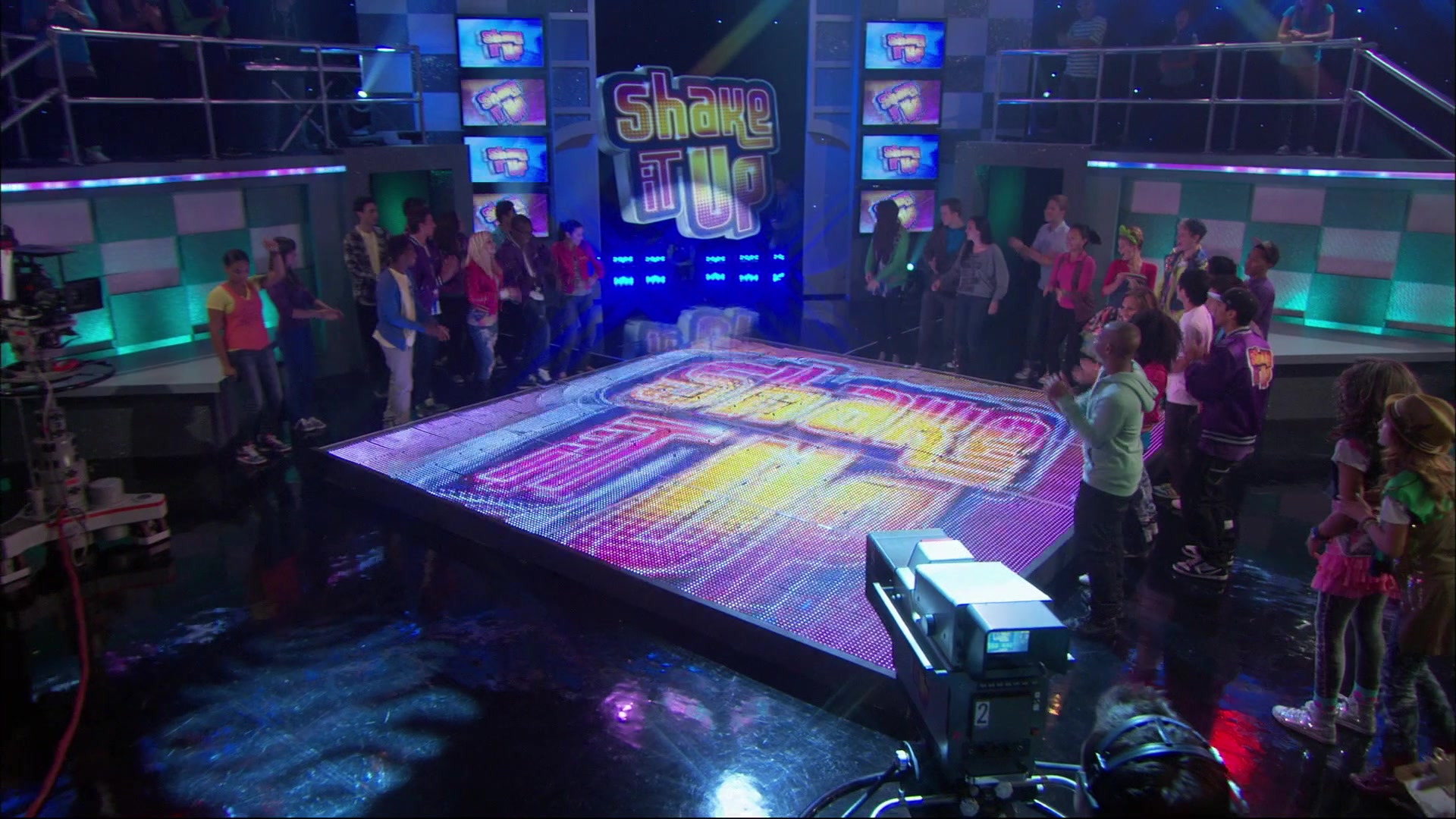 Shake_It_Up_S01E01_1080p_BTD_002573.jpg