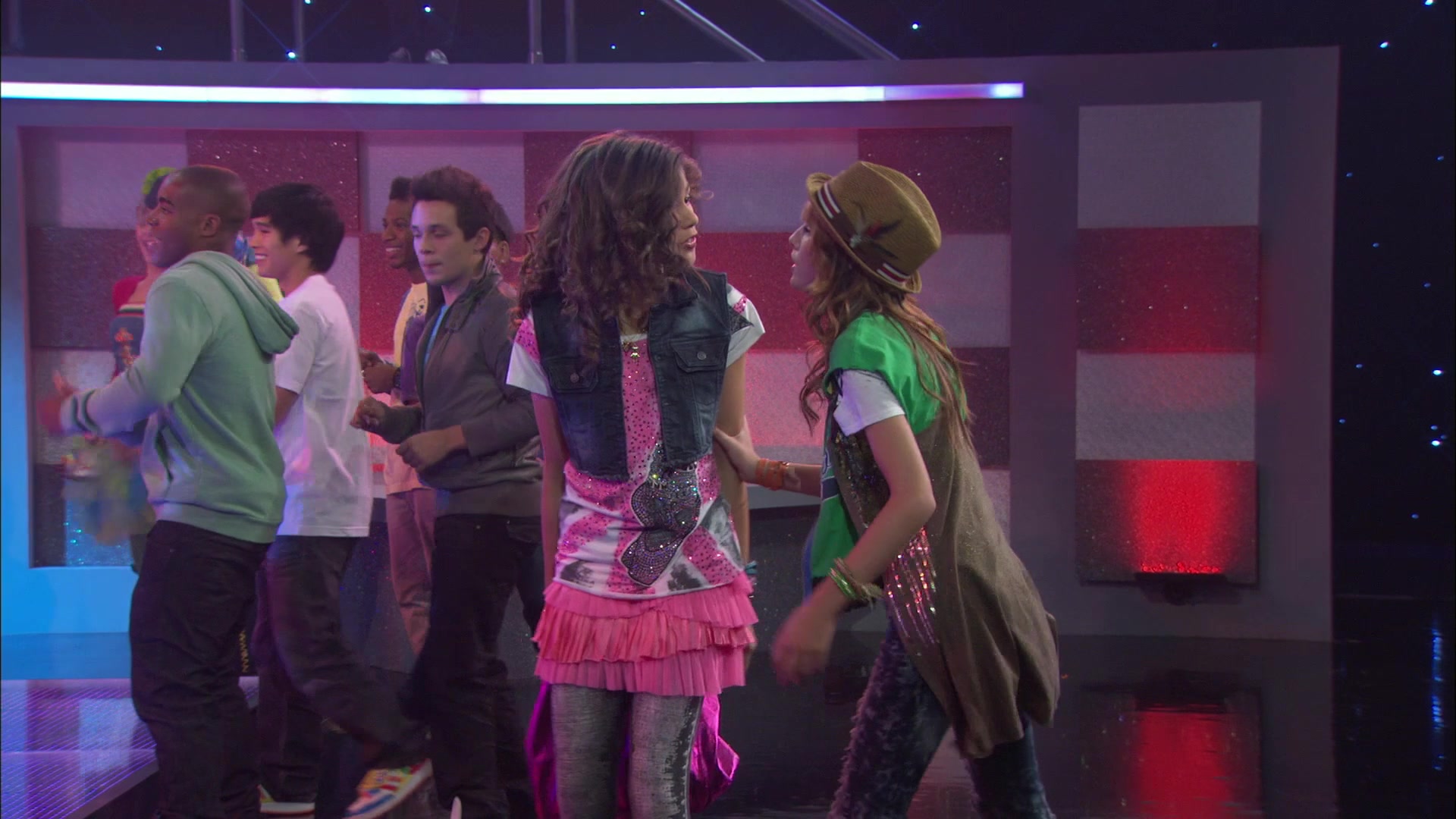 Shake_It_Up_S01E01_1080p_BTD_002631.jpg