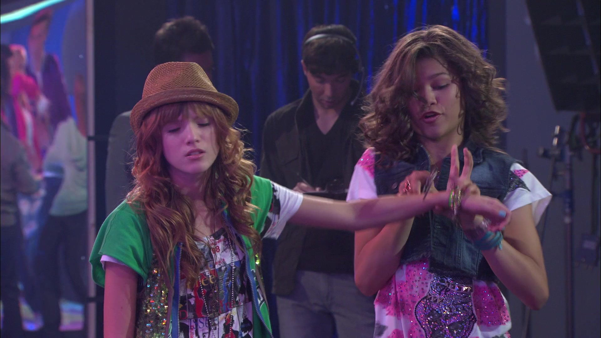 Shake_It_Up_S01E01_1080p_BTD_002644.jpg