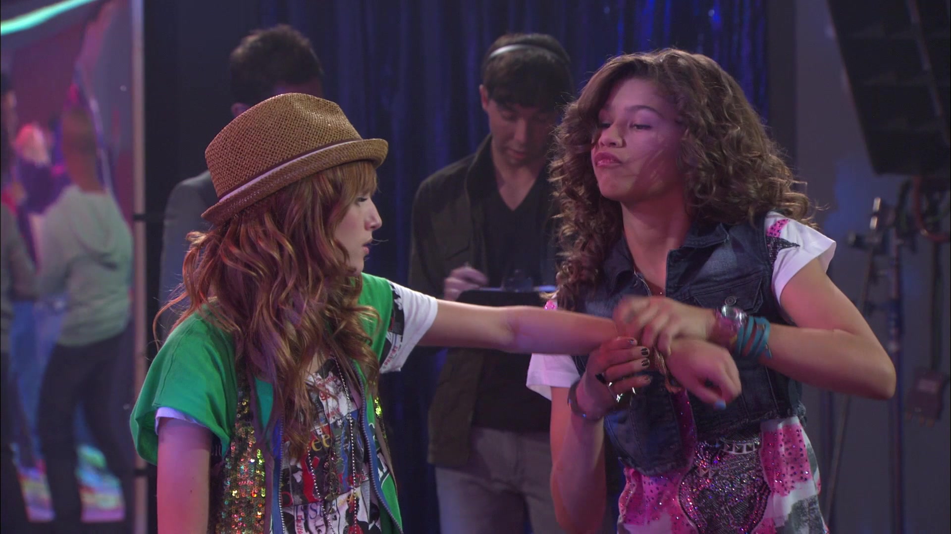 Shake_It_Up_S01E01_1080p_BTD_002646.jpg