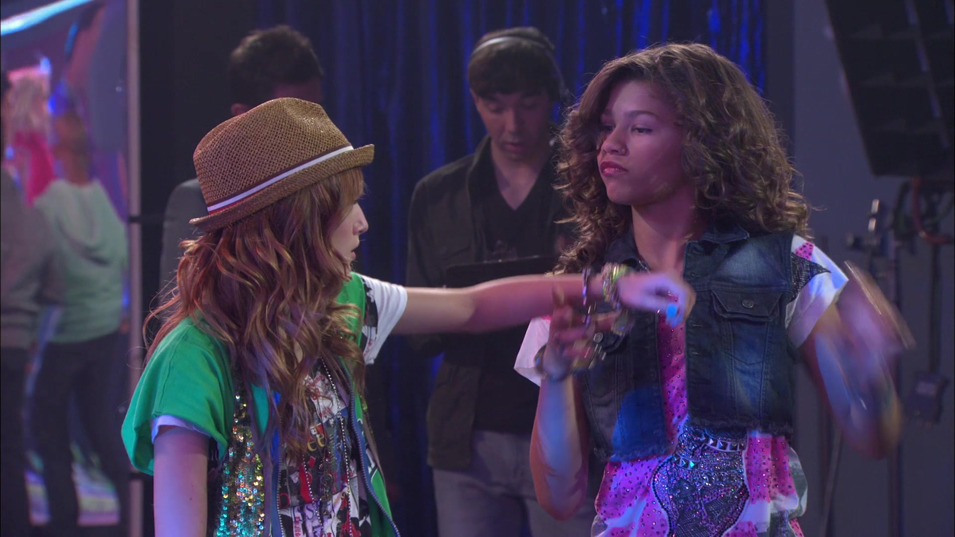 Shake_It_Up_S01E01_1080p_BTD_002647.jpg