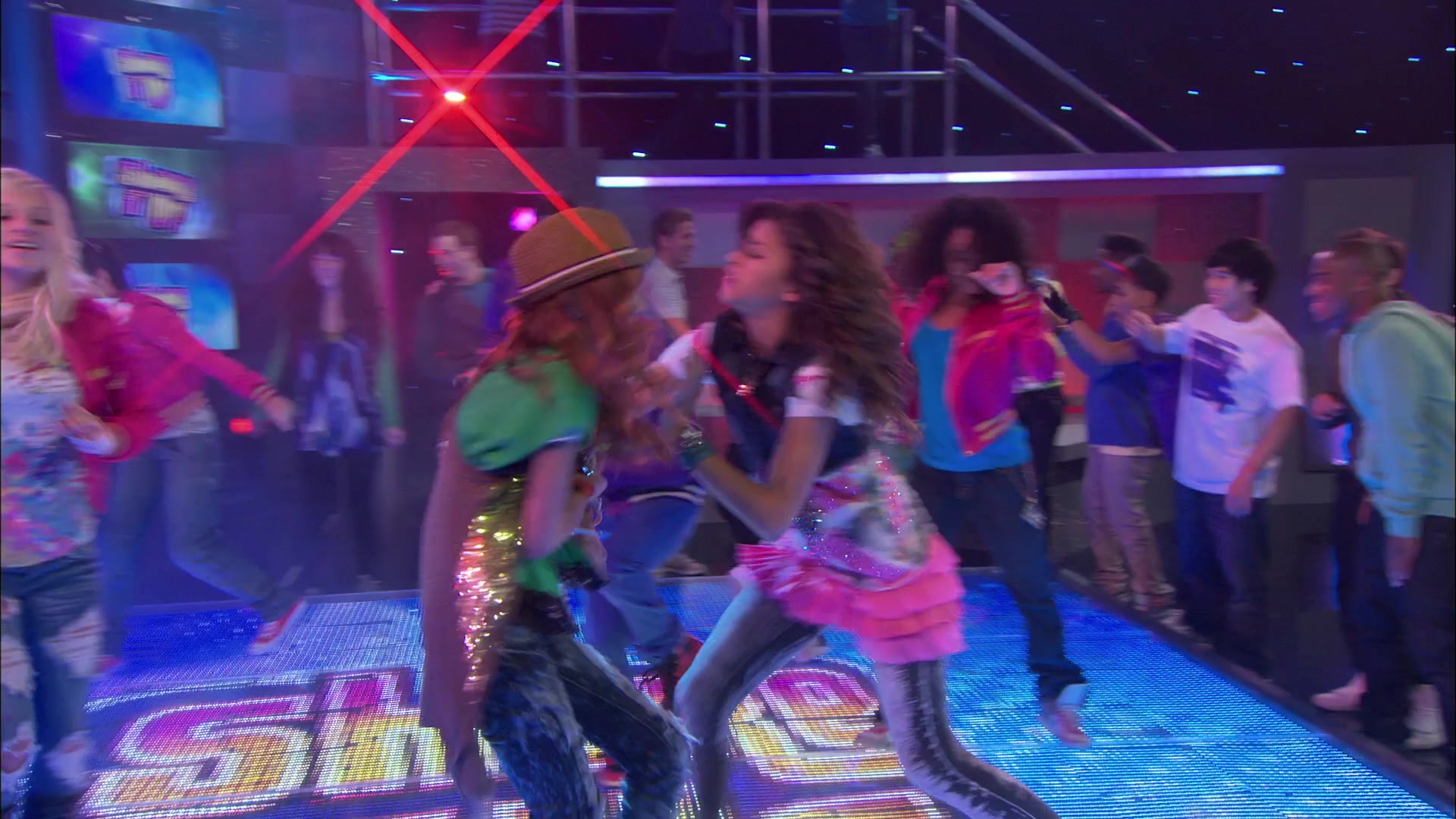 Shake_It_Up_S01E01_1080p_BTD_002670.jpg