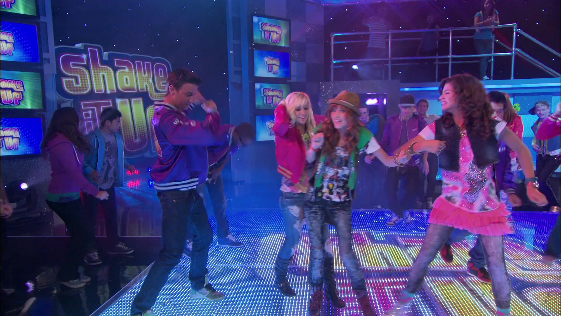 Shake_It_Up_S01E01_1080p_BTD_002675.jpg