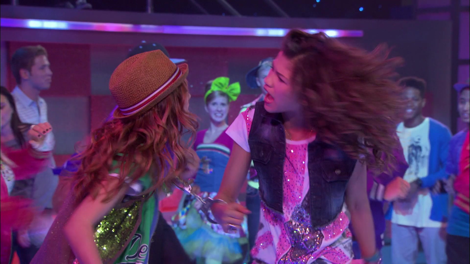Shake_It_Up_S01E01_1080p_BTD_002686.jpg