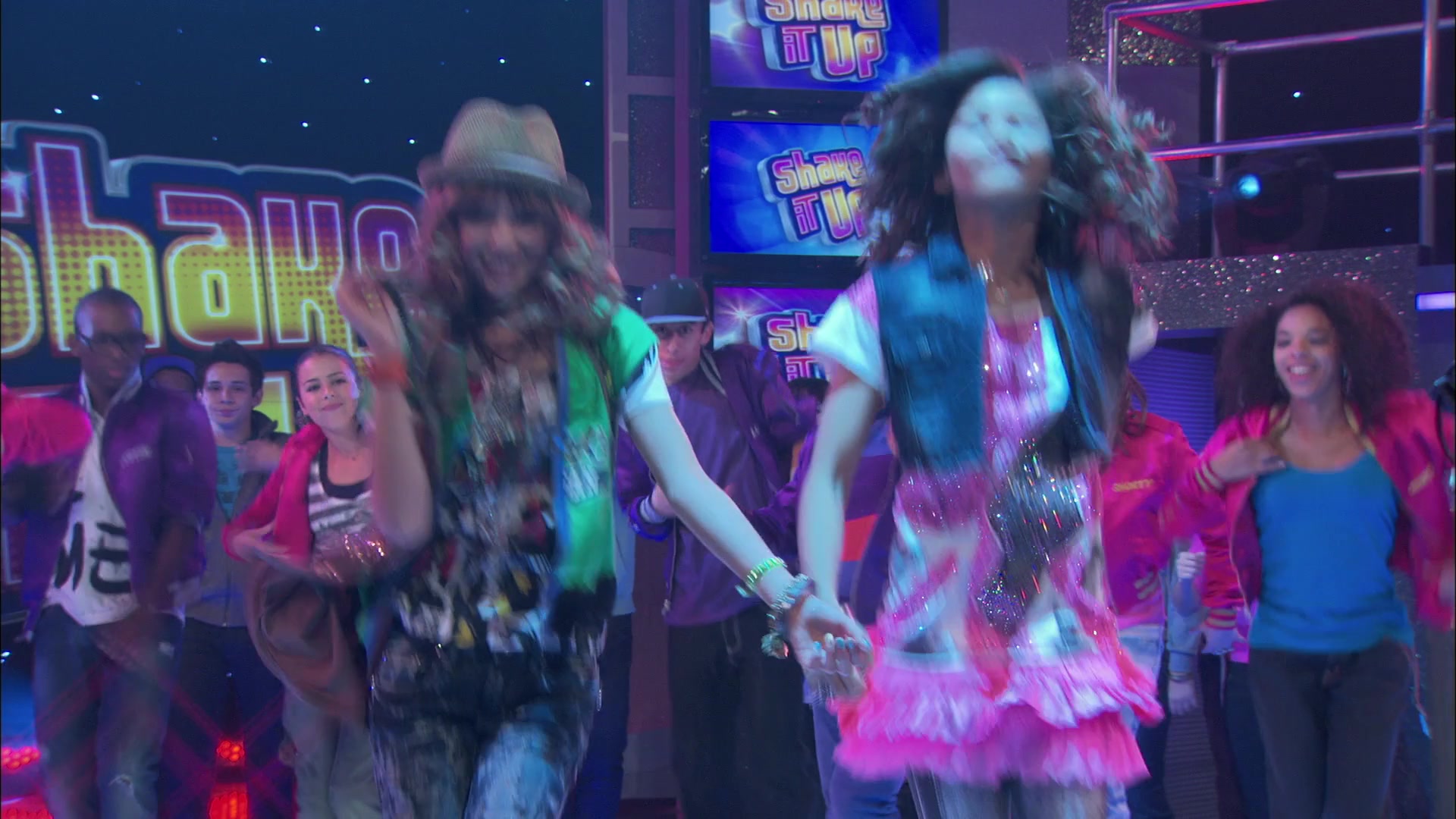 Shake_It_Up_S01E01_1080p_BTD_002787.jpg