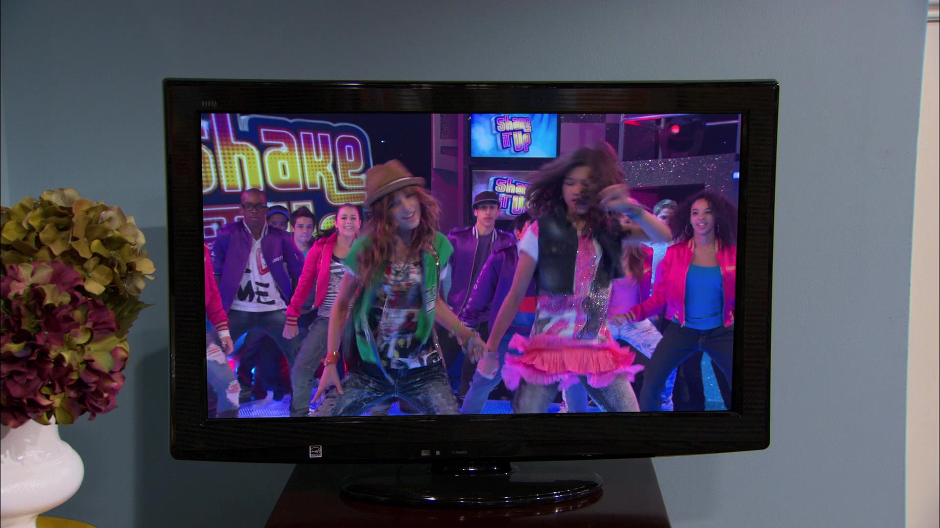 Shake_It_Up_S01E01_1080p_BTD_002798.jpg Shake_It_Up_S01E01_1080p_BTD_002798.jpg