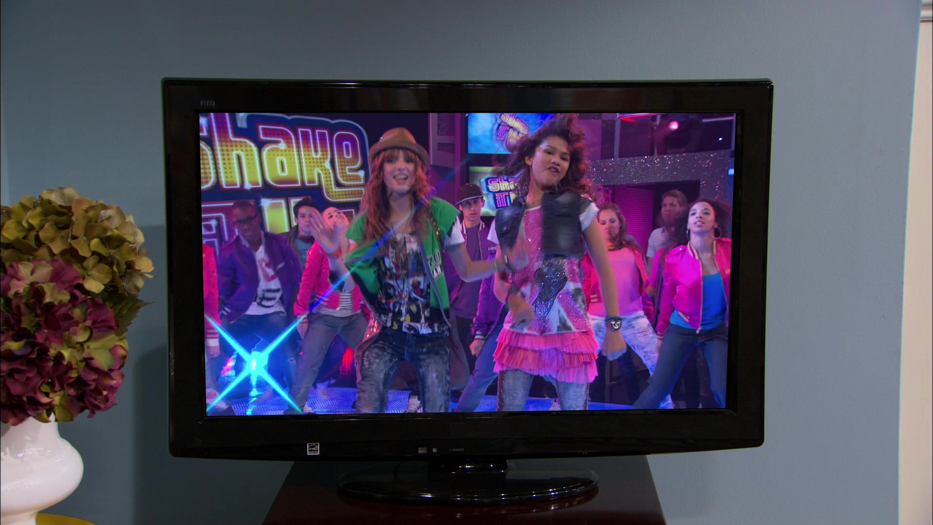 Shake_It_Up_S01E01_1080p_BTD_002801.jpg