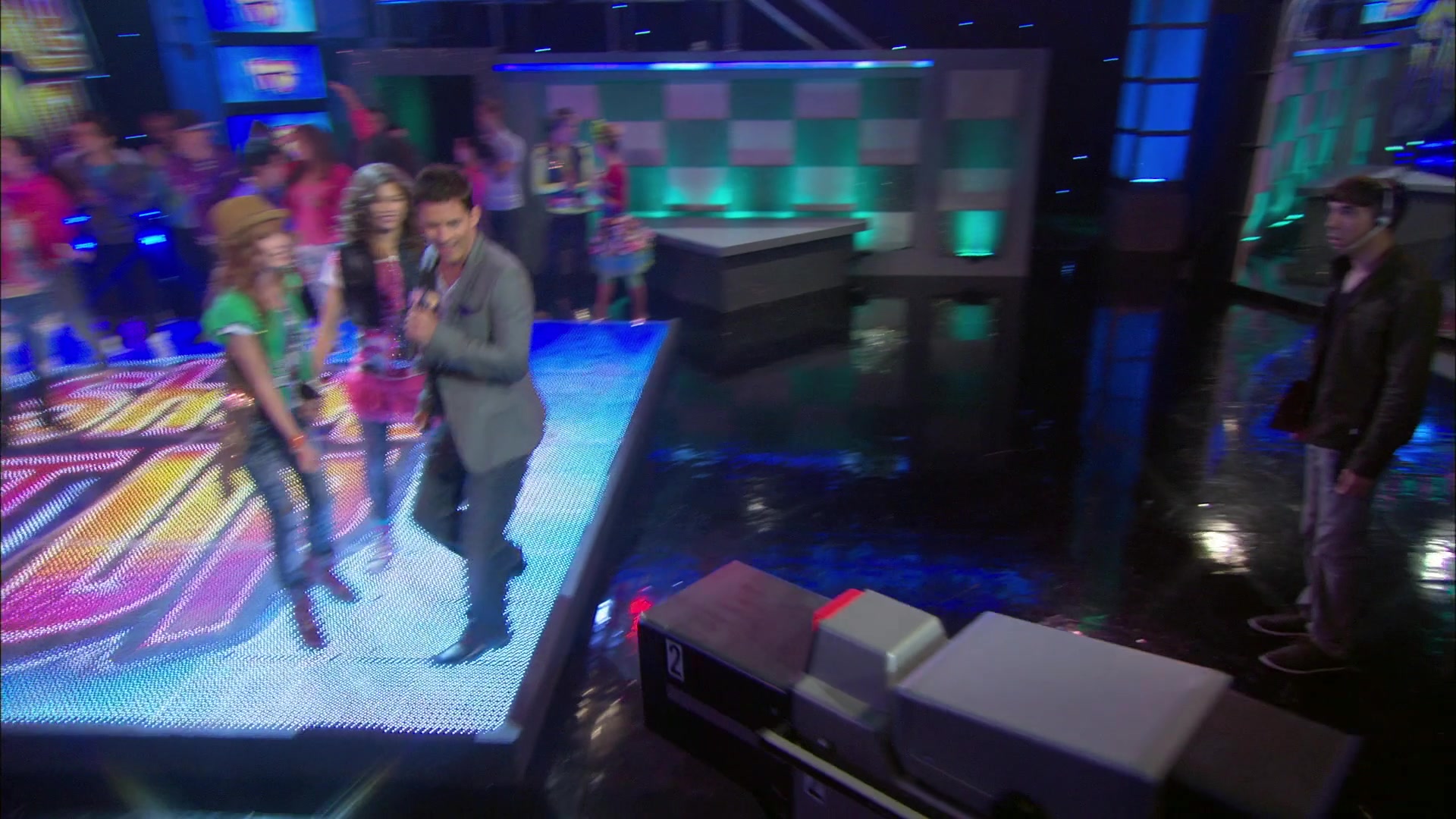 Shake_It_Up_S01E01_1080p_BTD_002853.jpg