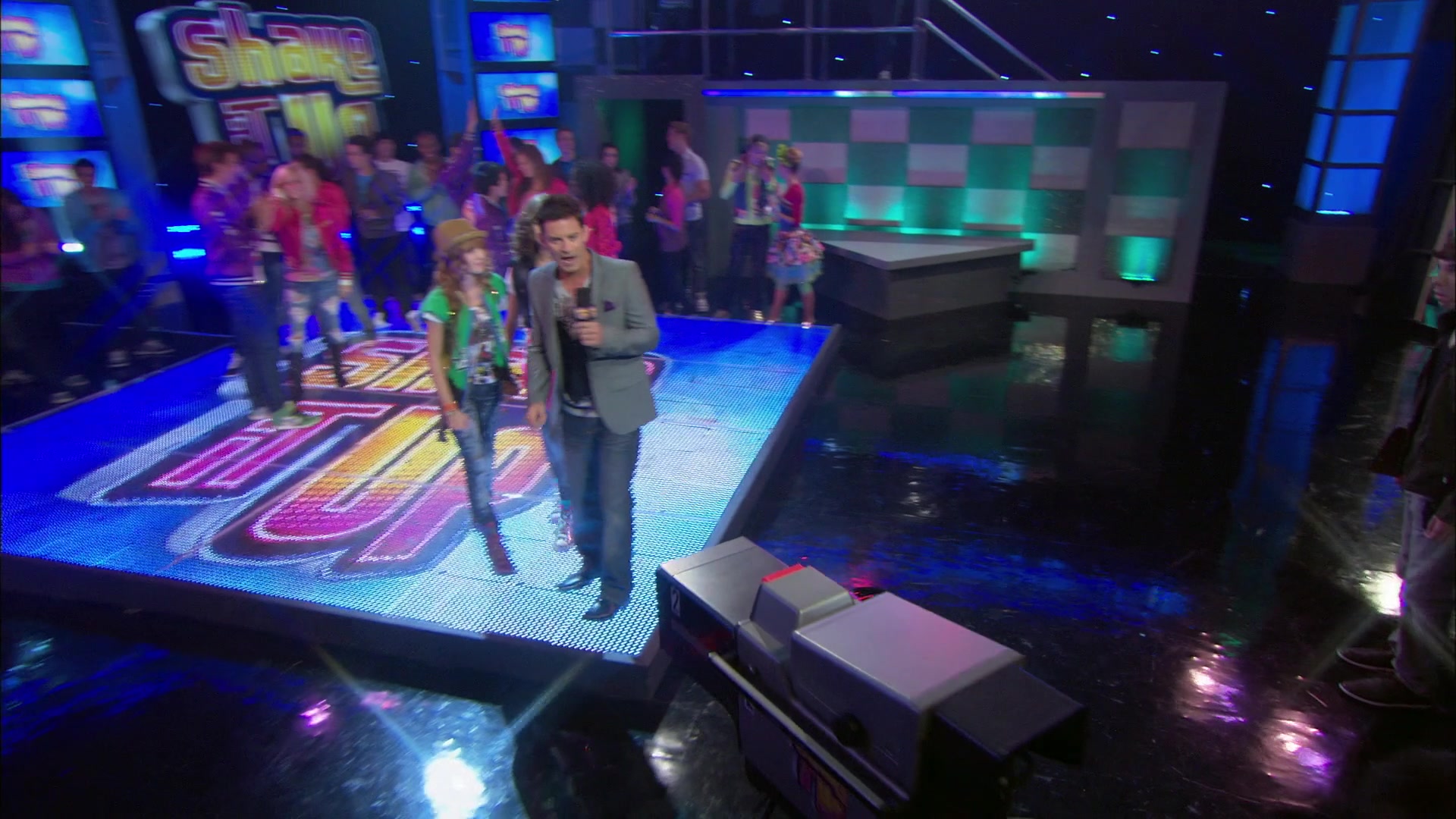 Shake_It_Up_S01E01_1080p_BTD_002854.jpg