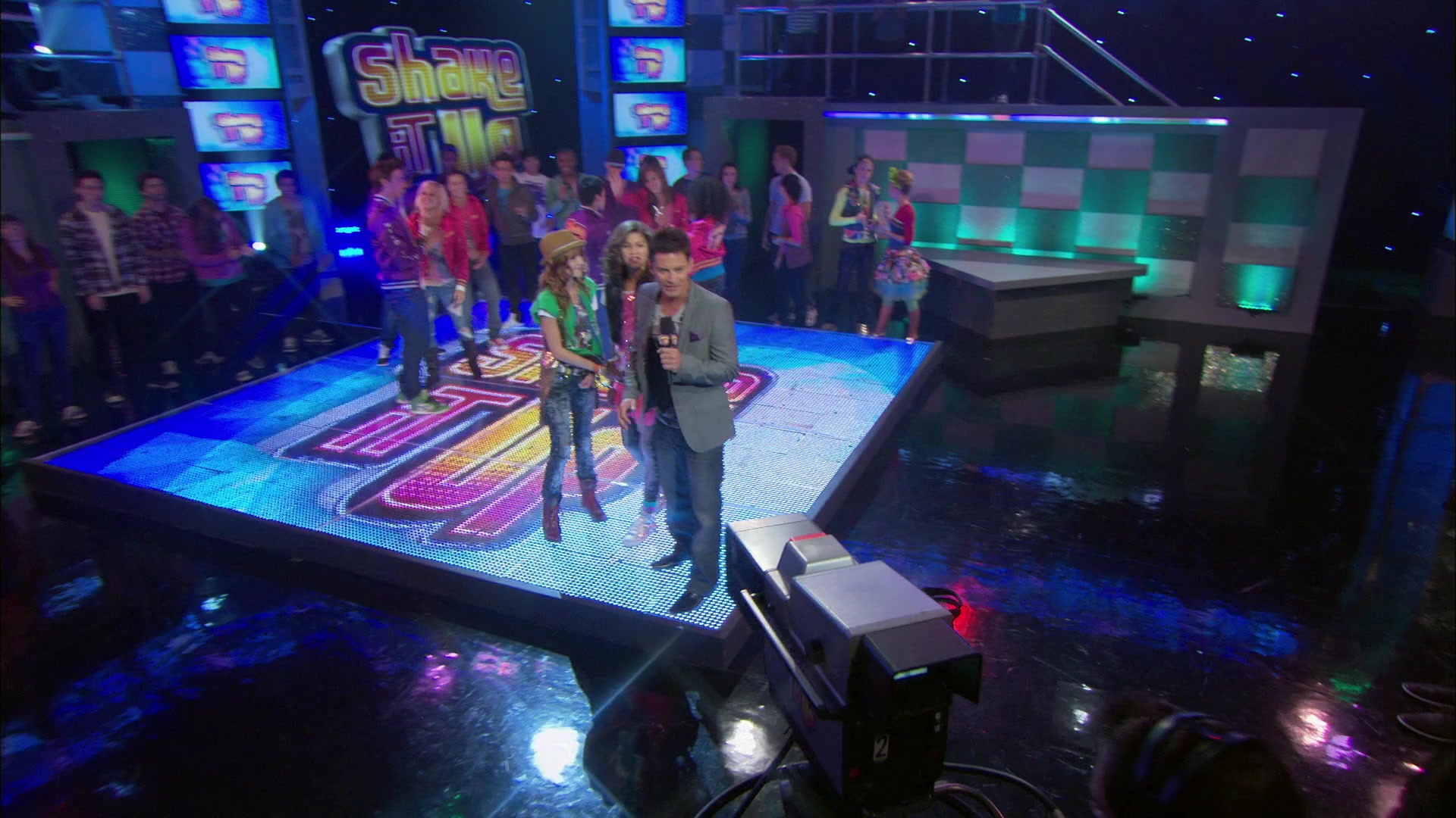 Shake_It_Up_S01E01_1080p_BTD_002855.jpg