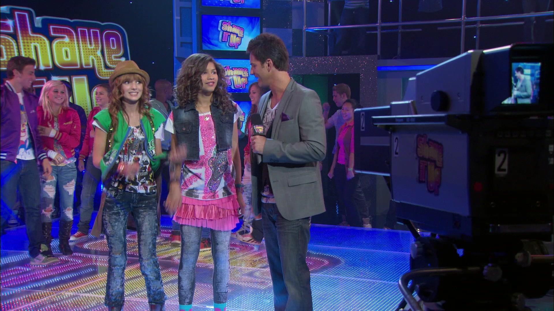 Shake_It_Up_S01E01_1080p_BTD_002858.jpg