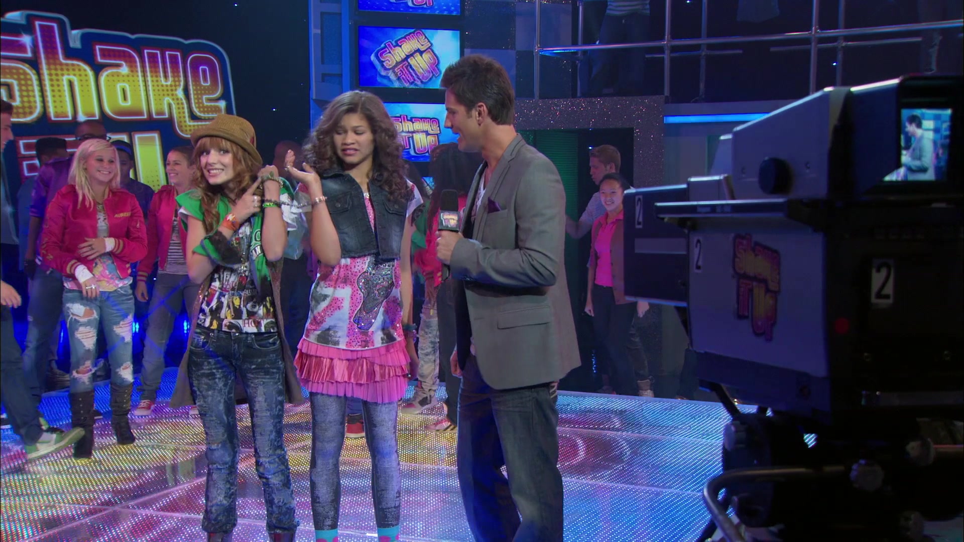 Shake_It_Up_S01E01_1080p_BTD_002859.jpg Shake_It_Up_S01E01_1080p_BTD_002859.jpg