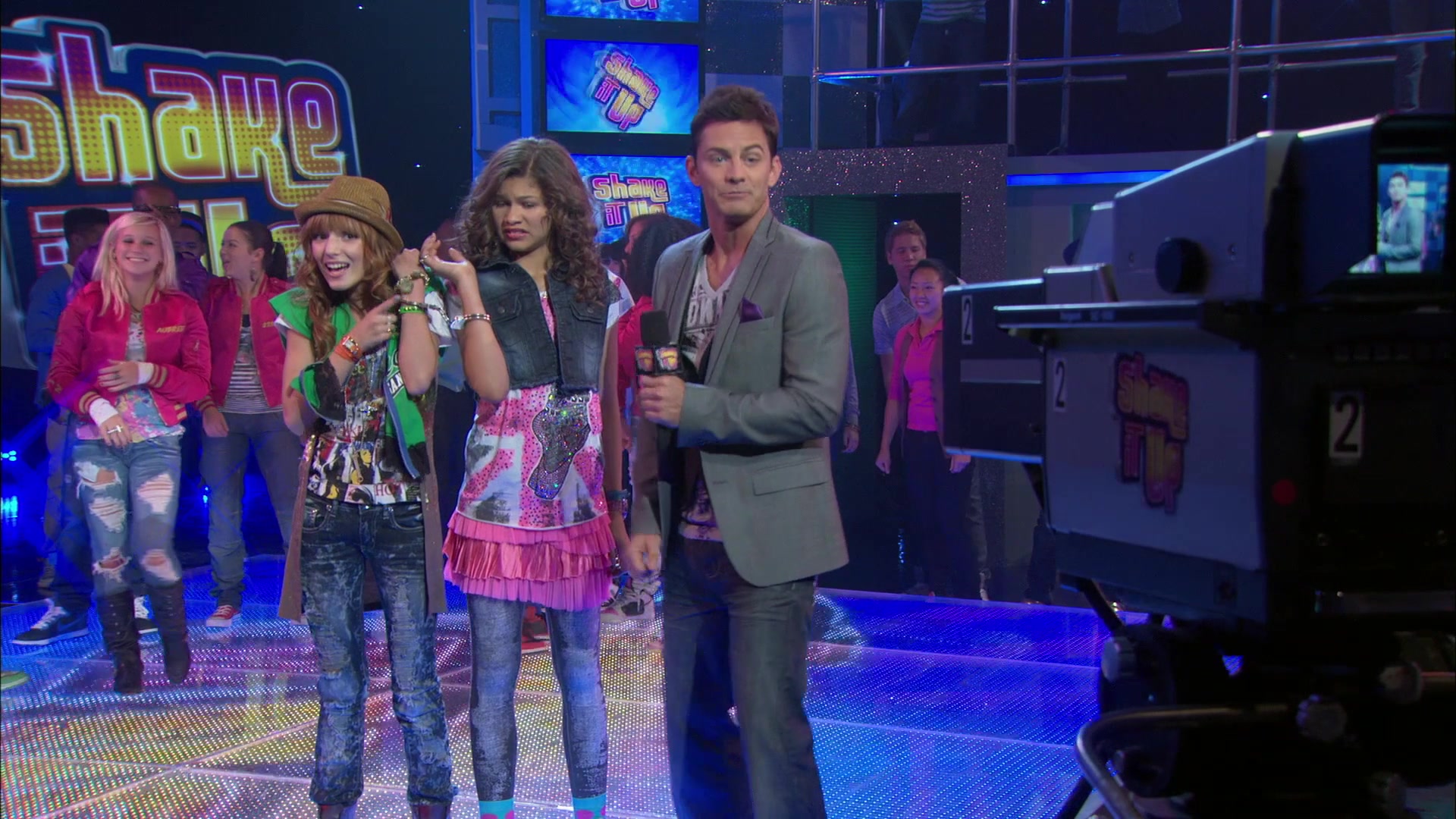 Shake_It_Up_S01E01_1080p_BTD_002860.jpg